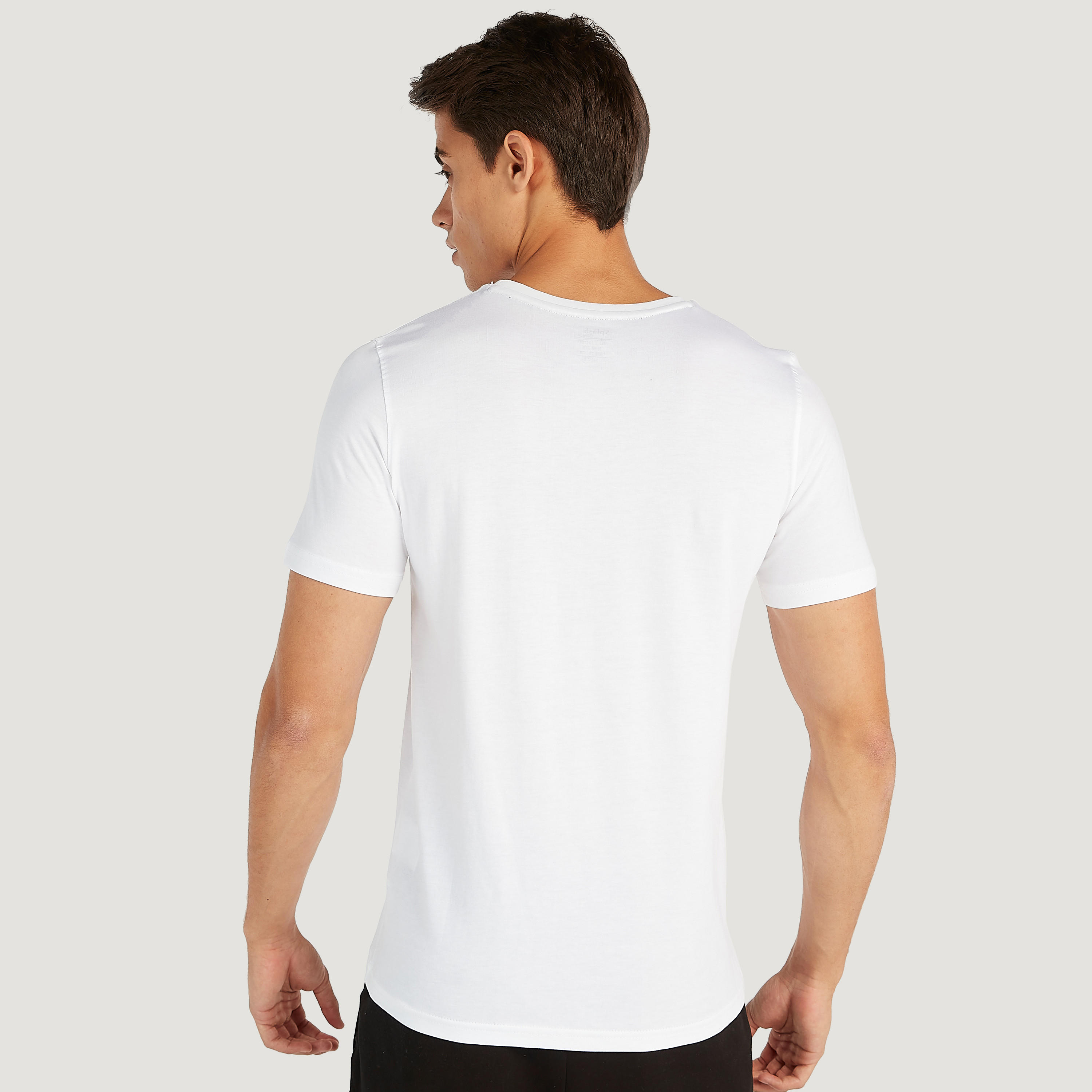 تيشيرت بقصّة سليم وياقة ضيّقة وأكمام قصيرة وطبعات-men-clothing-tshirtsandpolos-tshirts-image-4
