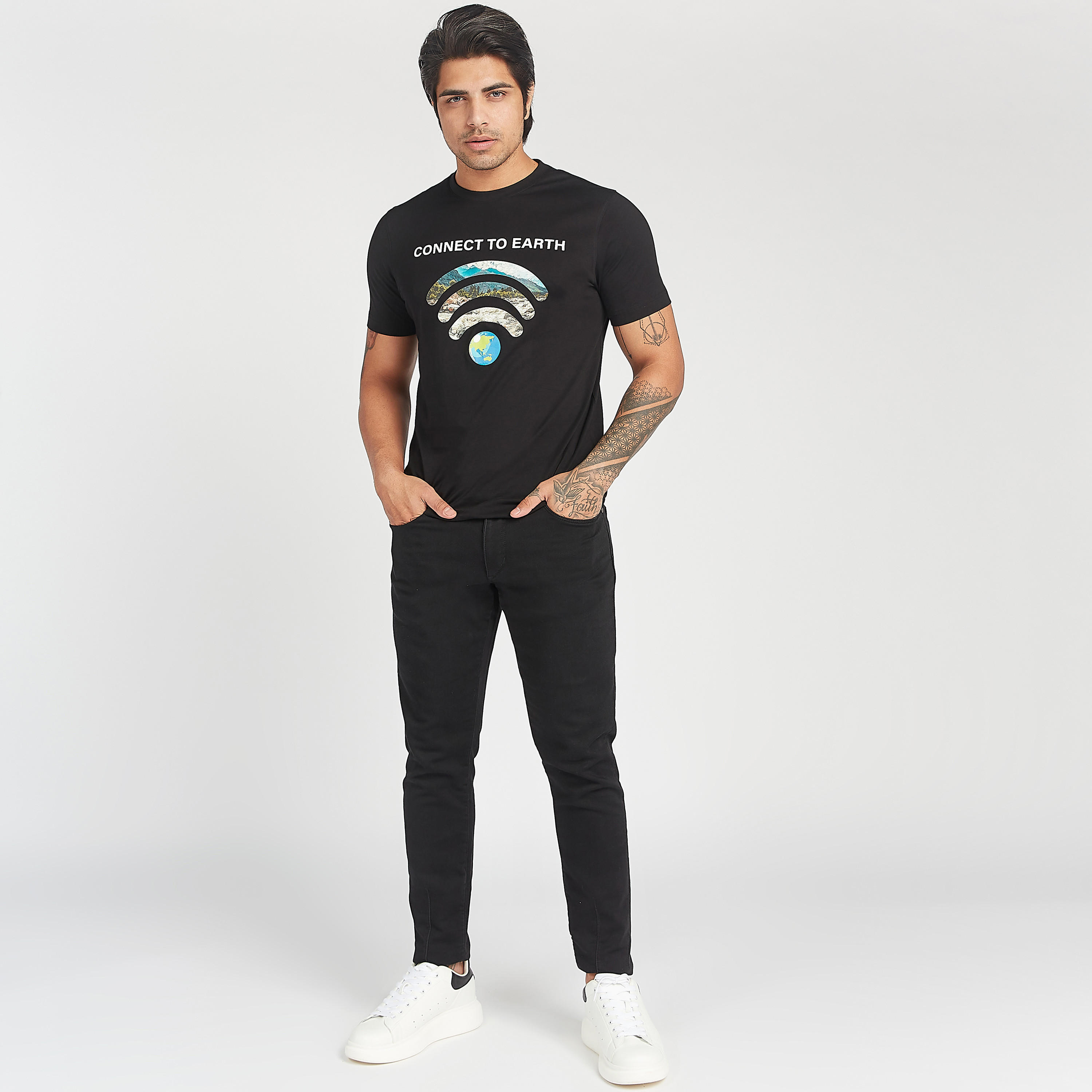 تيشيرت بياقة ضيّقة وأكمام قصيرة وطبعات-men-clothing-tshirtsandpolos-tshirts-image-4