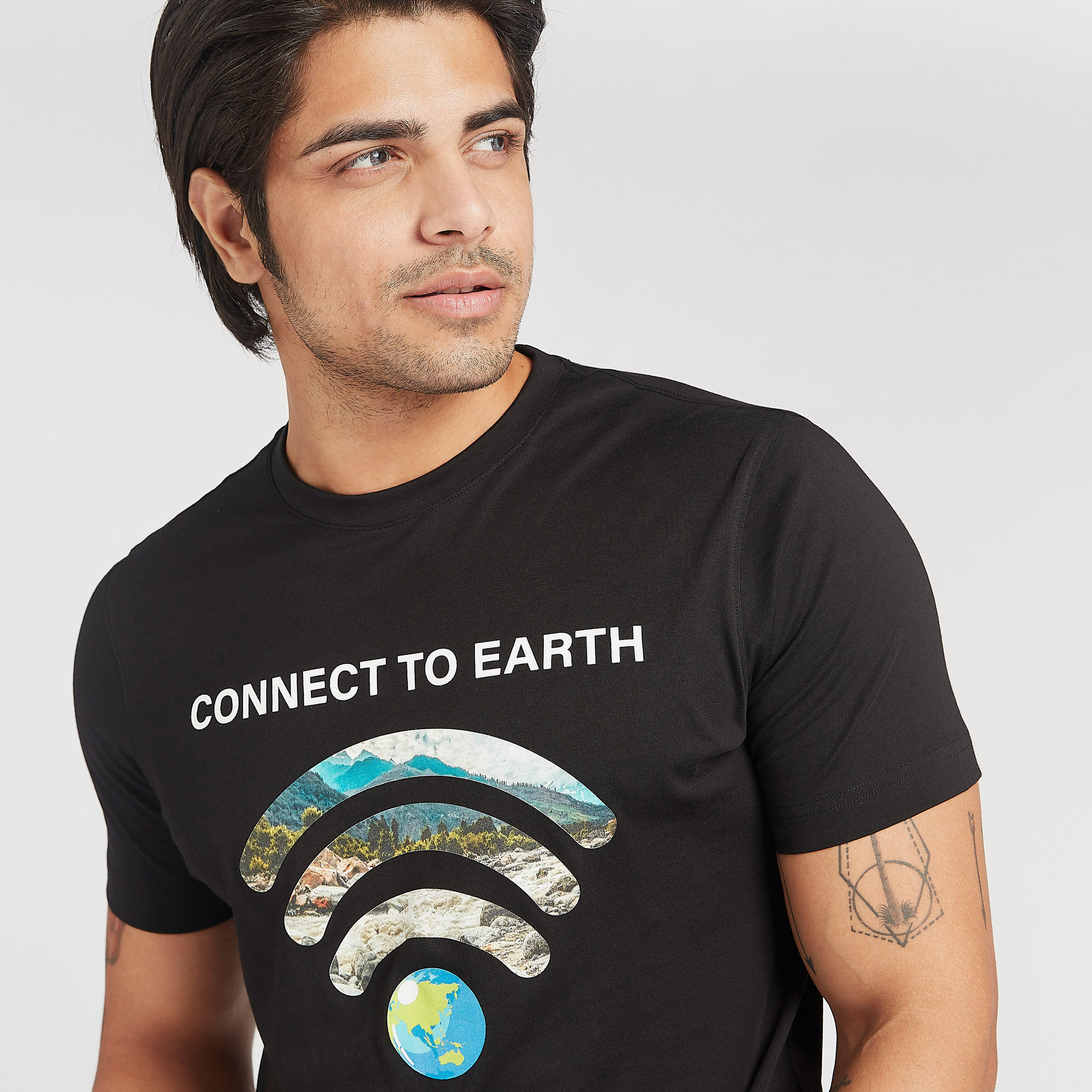 تيشيرت بياقة ضيّقة وأكمام قصيرة وطبعات-men-clothing-tshirtsandpolos-tshirts-image-3