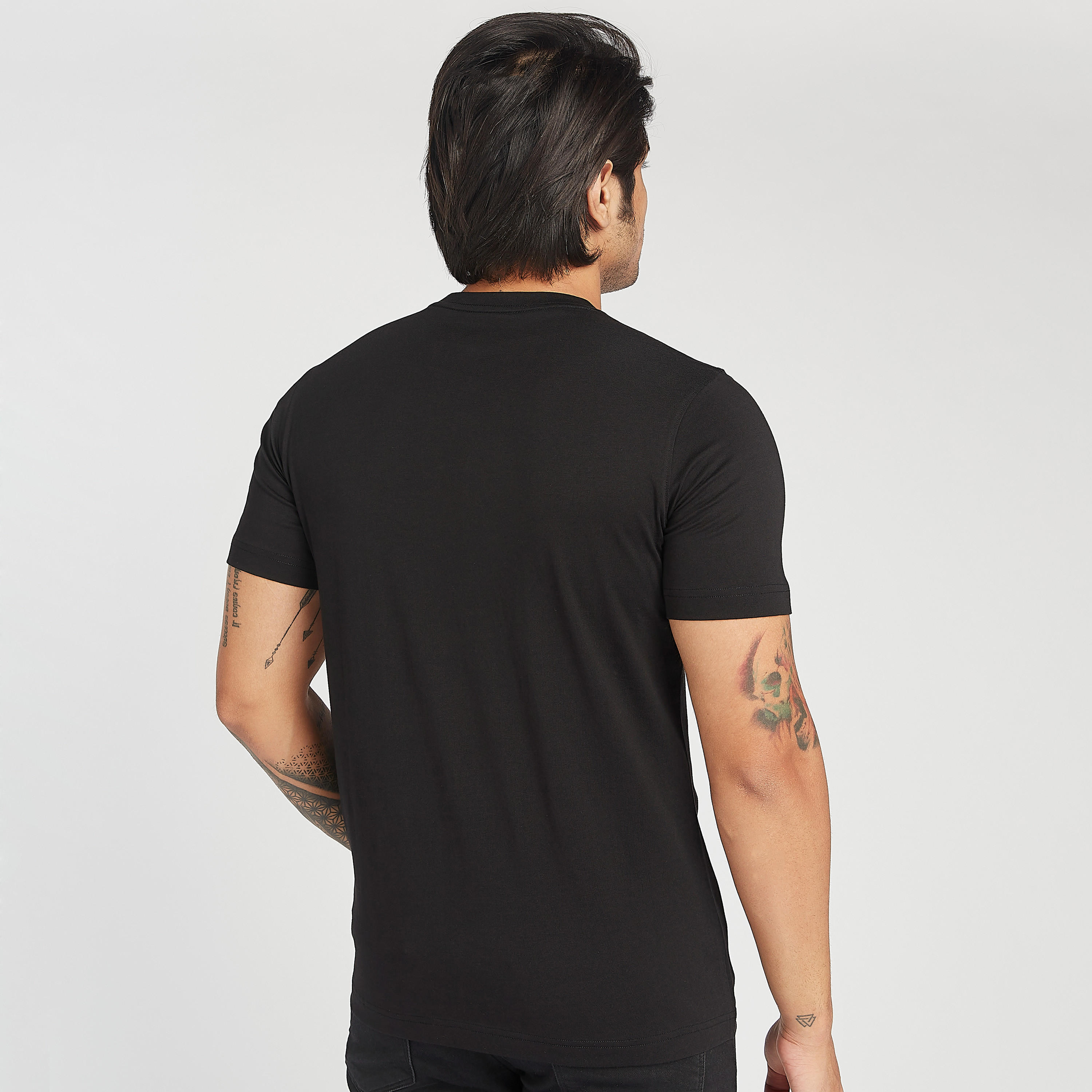تيشيرت بياقة ضيّقة وأكمام قصيرة وطبعات-men-clothing-tshirtsandpolos-tshirts-image-1