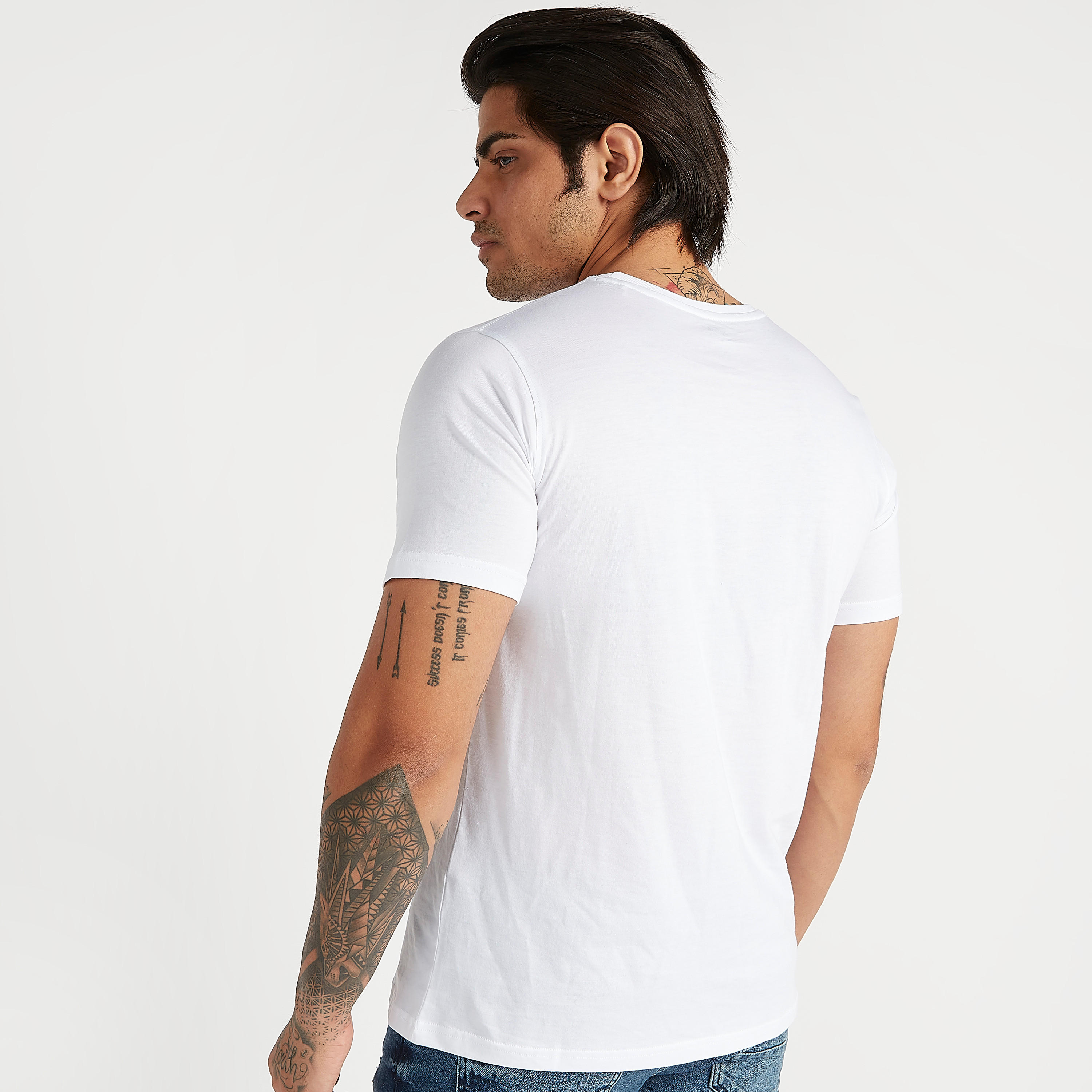 تيشيرت بياقة ضيّقة وأكمام قصيرة وطبعات-men-clothing-tshirtsandpolos-tshirts-image-4