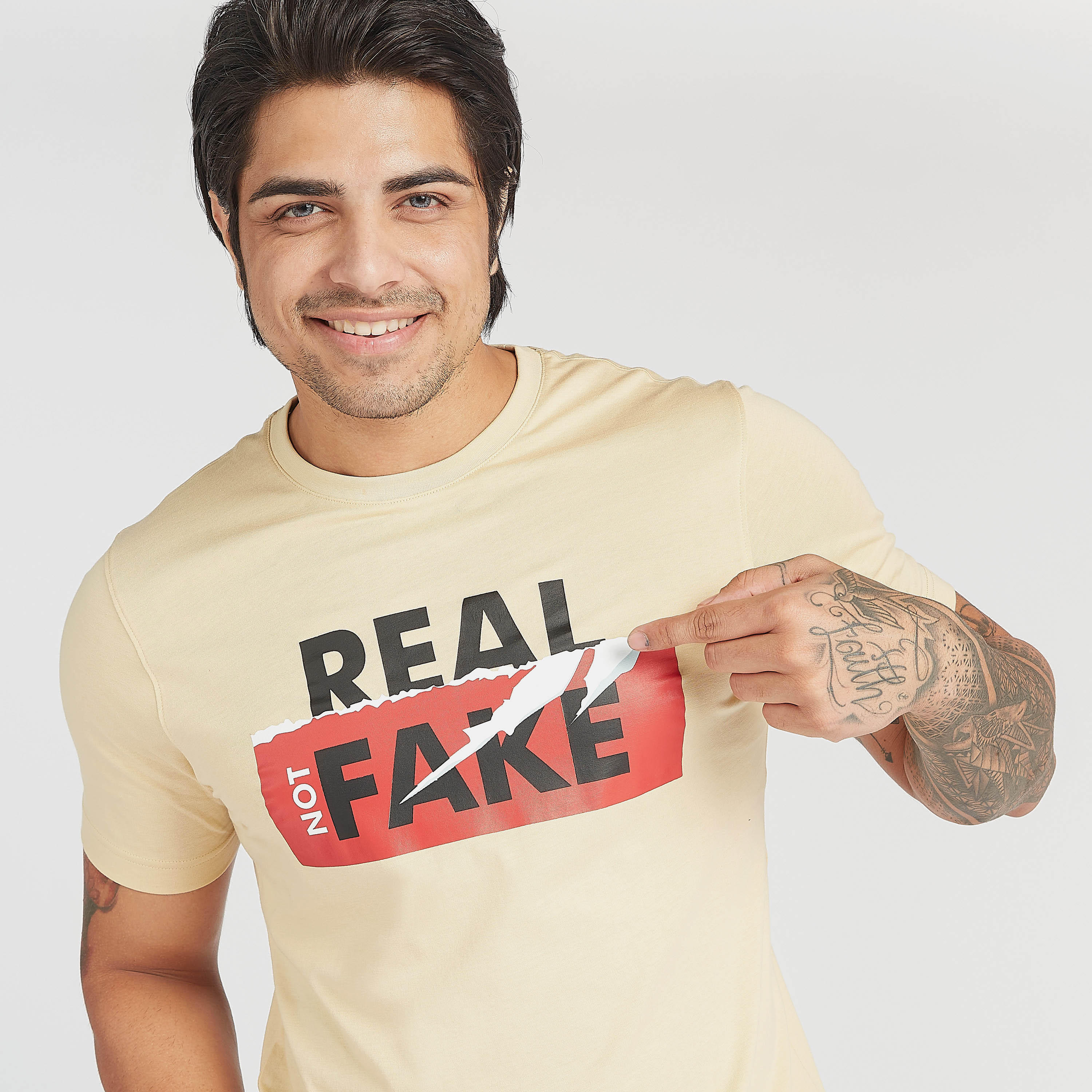 تيشيرت بياقة ضيّقة وأكمام قصيرة وطبعات-men-clothing-tshirtsandpolos-tshirts-image-3