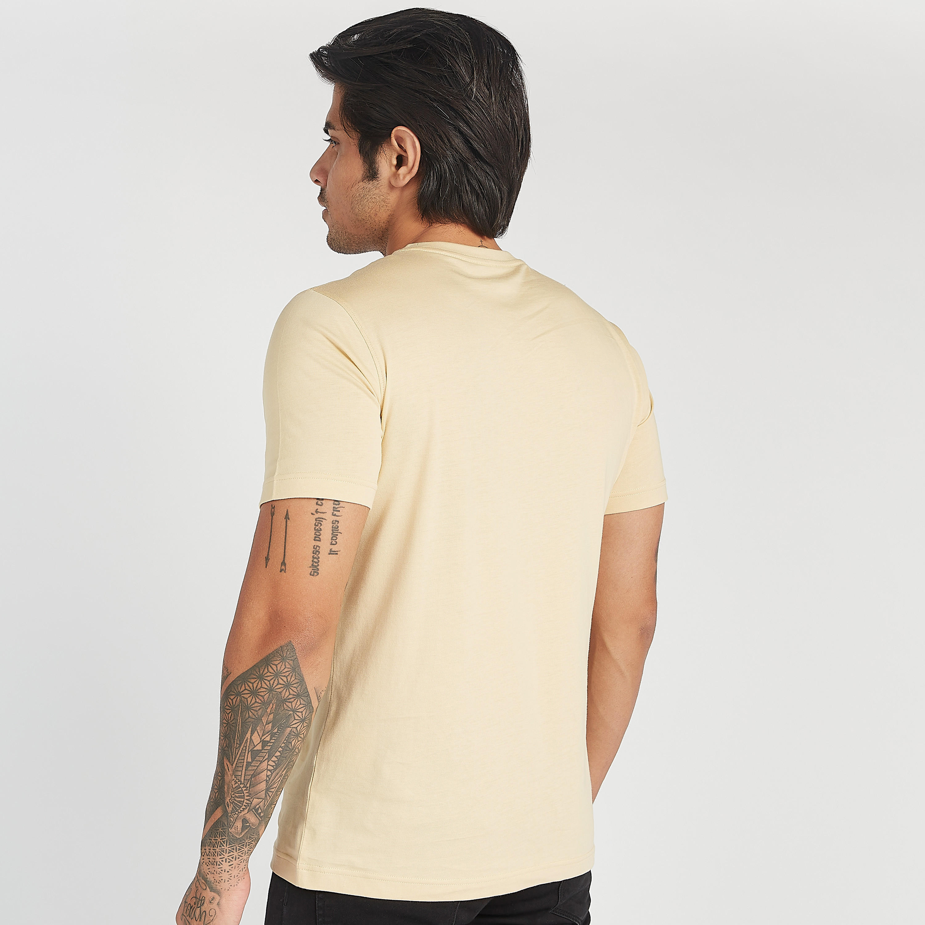تيشيرت بياقة ضيّقة وأكمام قصيرة وطبعات-men-clothing-tshirtsandpolos-tshirts-image-4