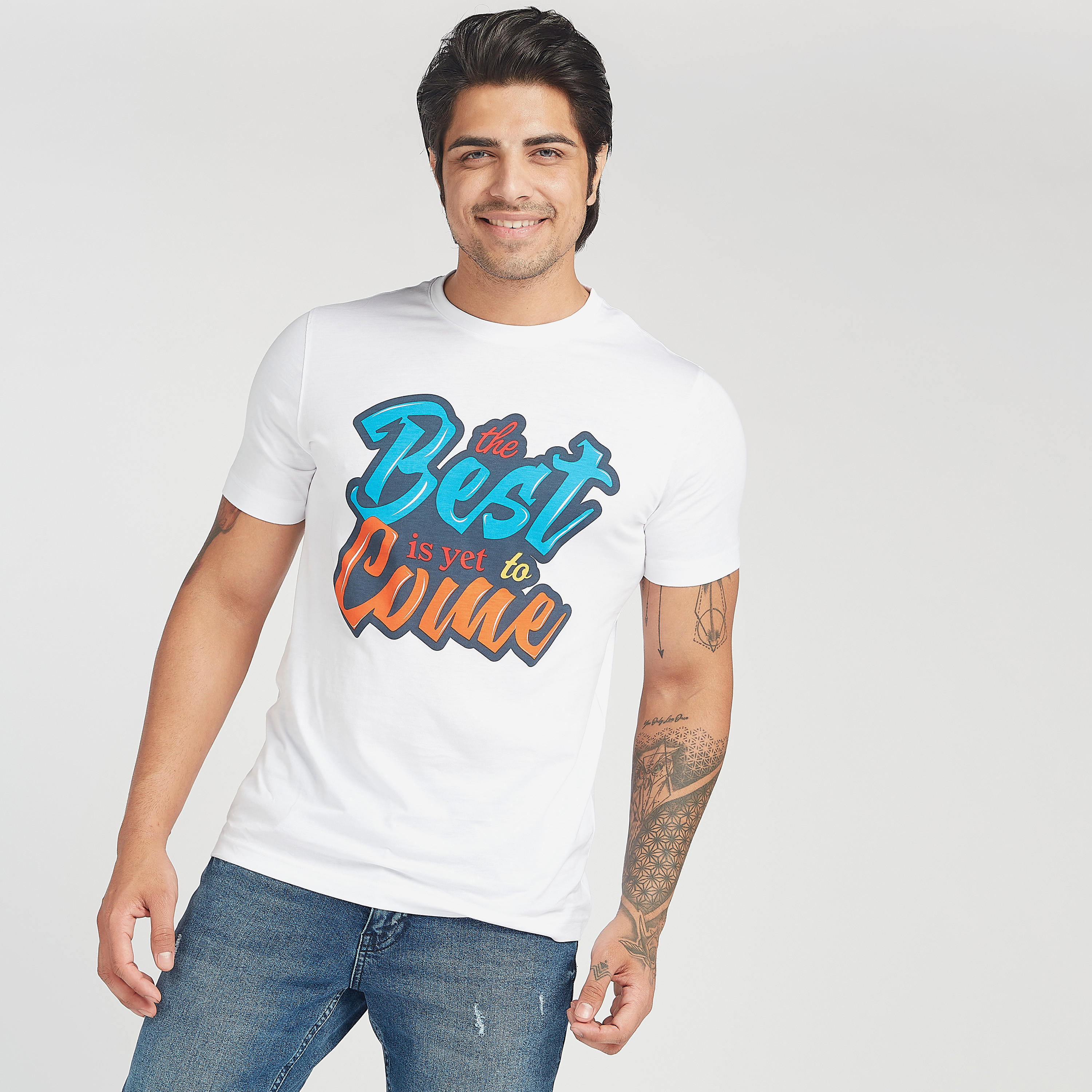 تيشيرت بياقة ضيّقة وأكمام قصيرة وطبعات-men-clothing-tshirtsandpolos-tshirts-image-4