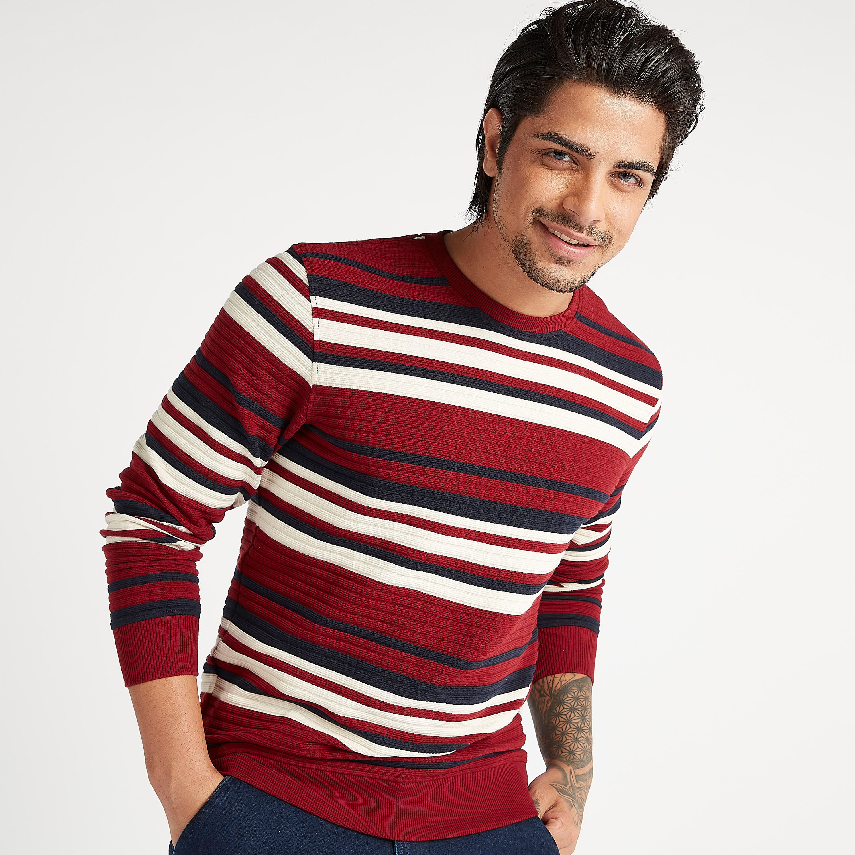 سويت شيرت مخطط بياقة ضيقة بأكمام طويلة-men-winterwear-hoodiesandsweatshirts-image-1