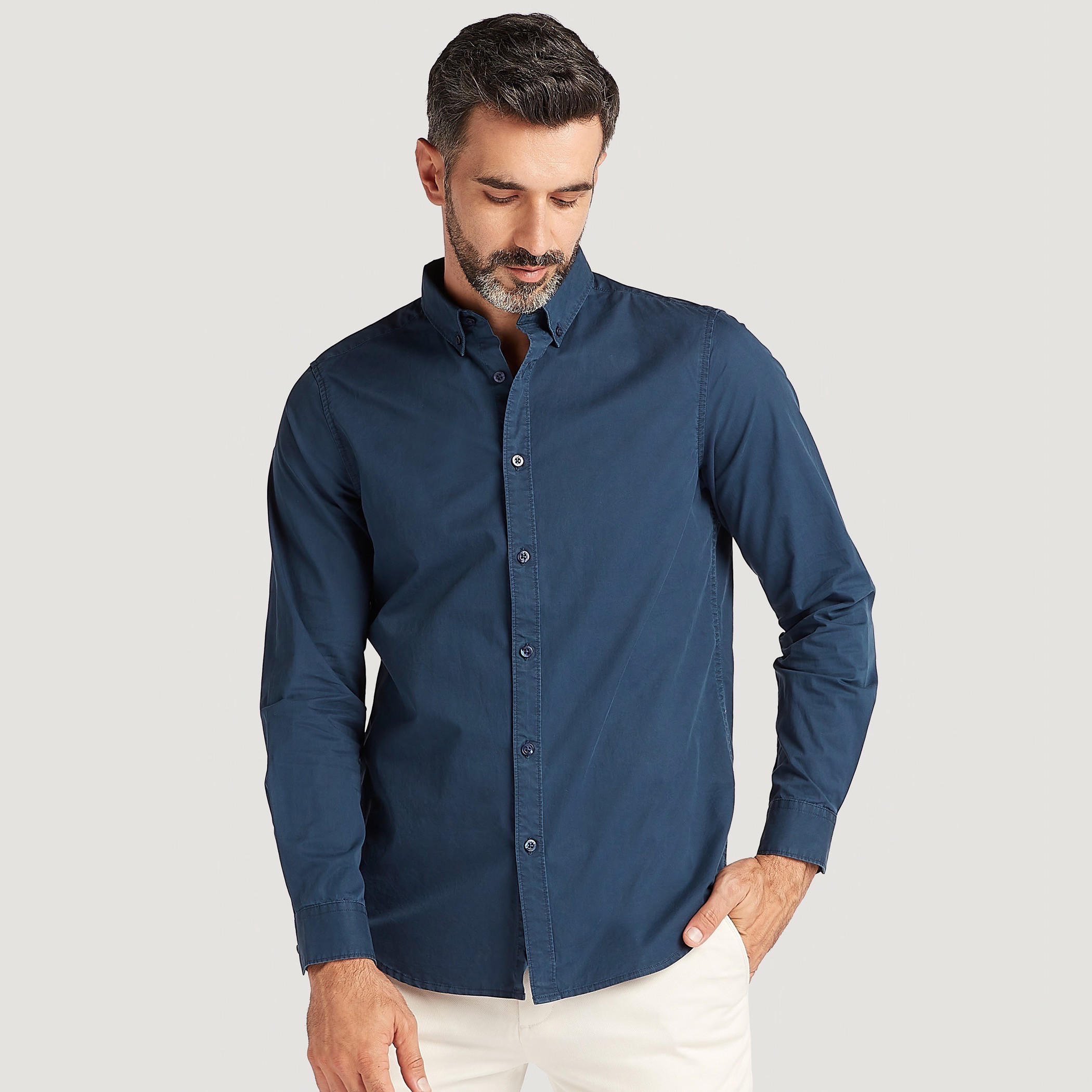 قميص سادة بأكمام طويلة وزر سفلي-men-clothing-shirts-image-5