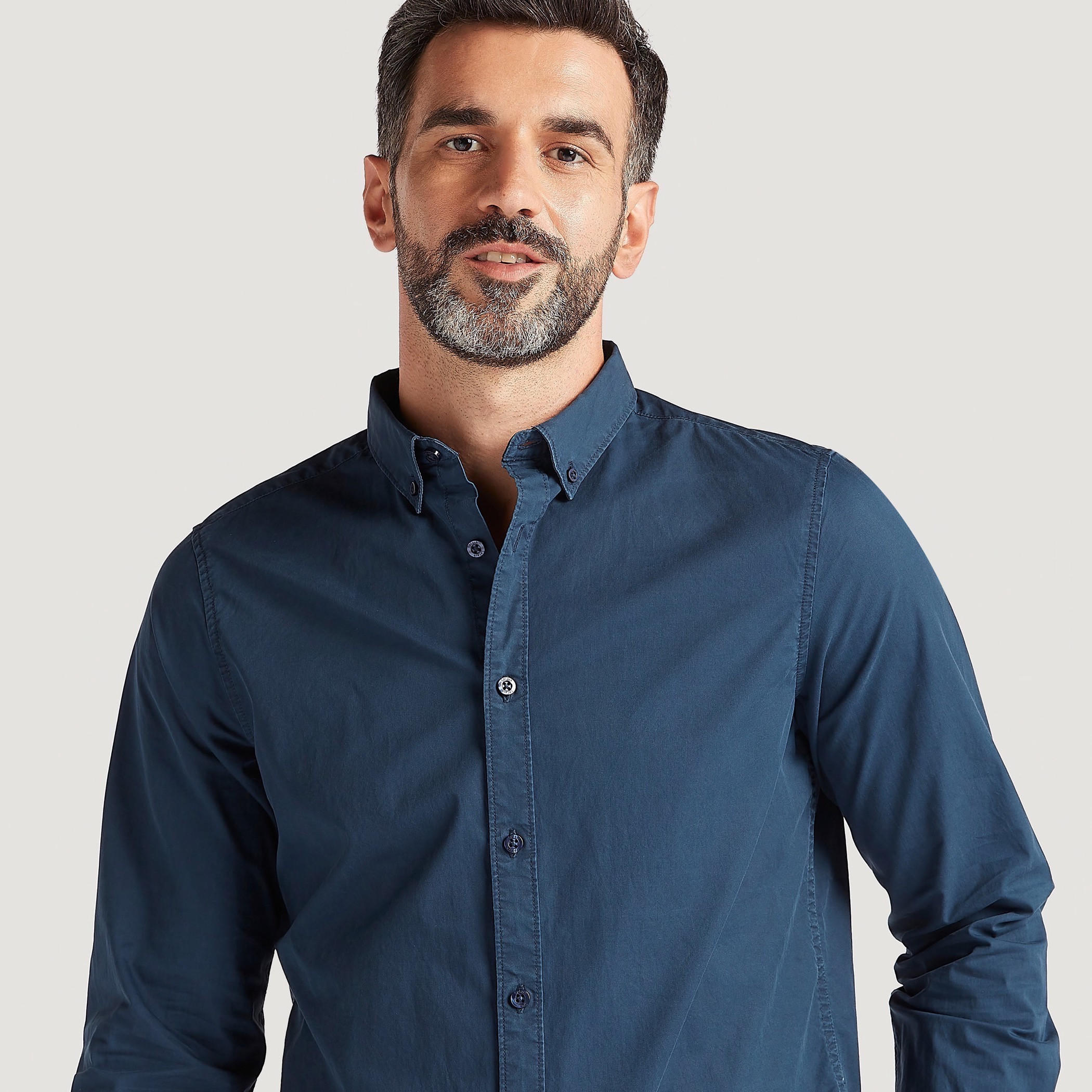 قميص سادة بأكمام طويلة وزر سفلي-men-clothing-shirts-image-3