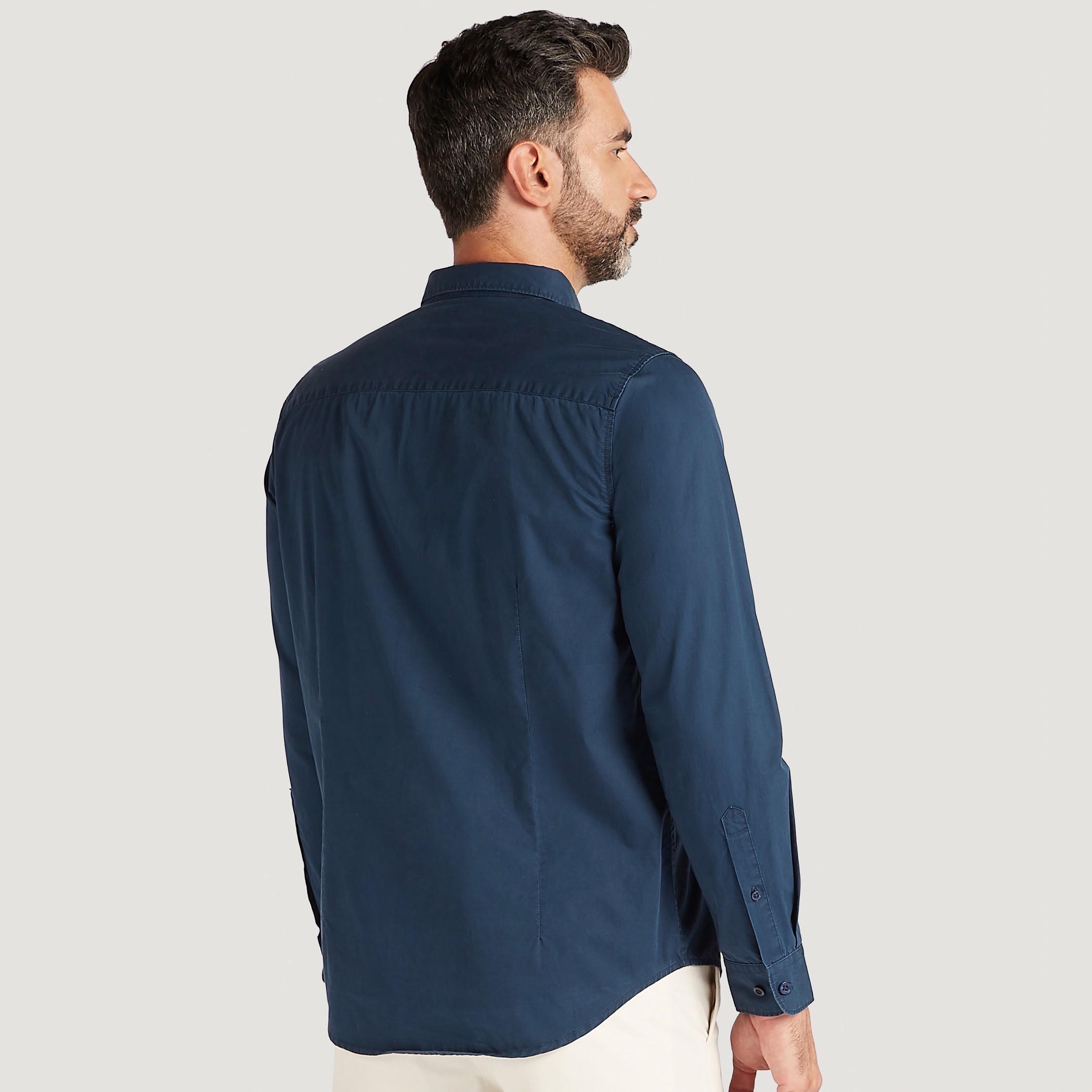 قميص سادة بأكمام طويلة وزر سفلي-men-clothing-shirts-image-2
