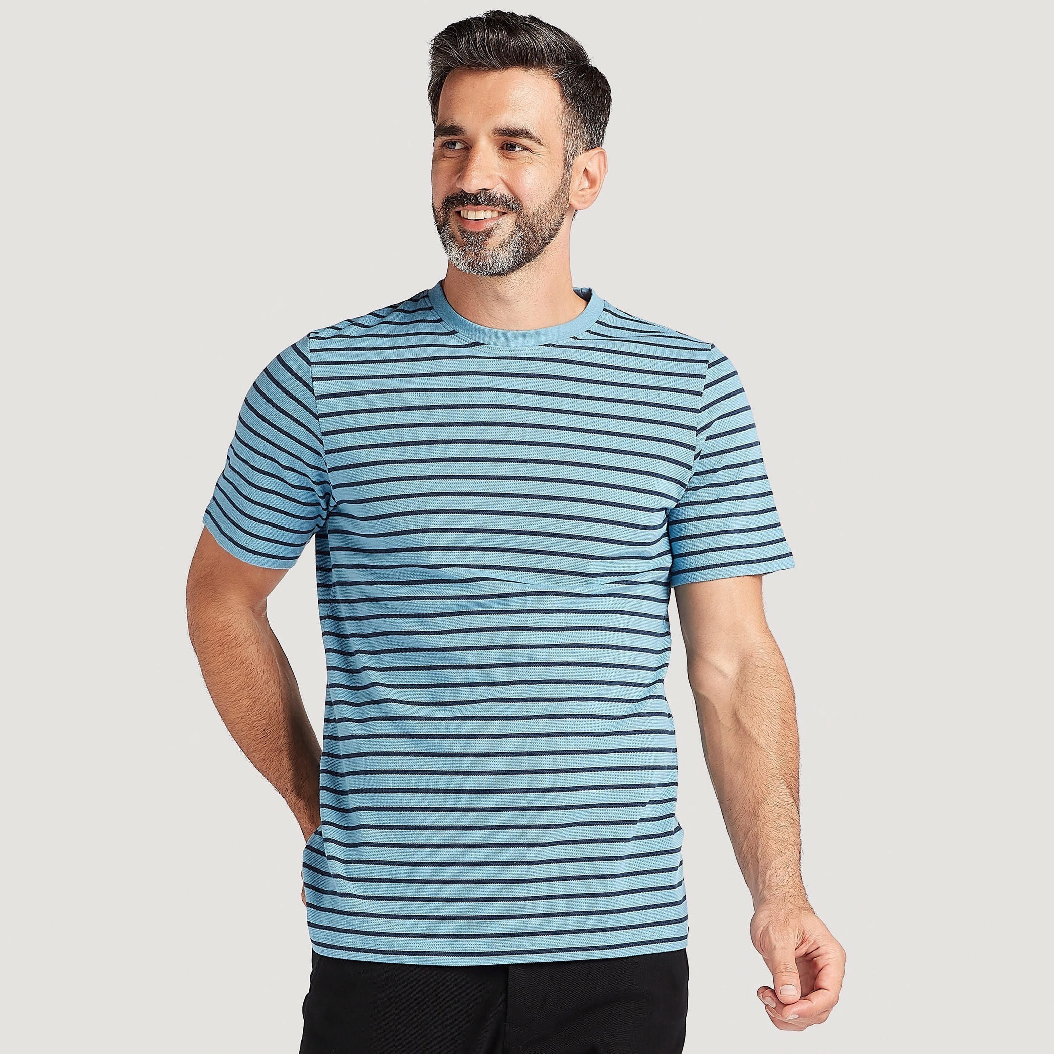 تيشيرت مخطّط بياقة ضيّقة وأكمام قصيرة-men-clothing-tshirtsandpolos-tshirts-image-5
