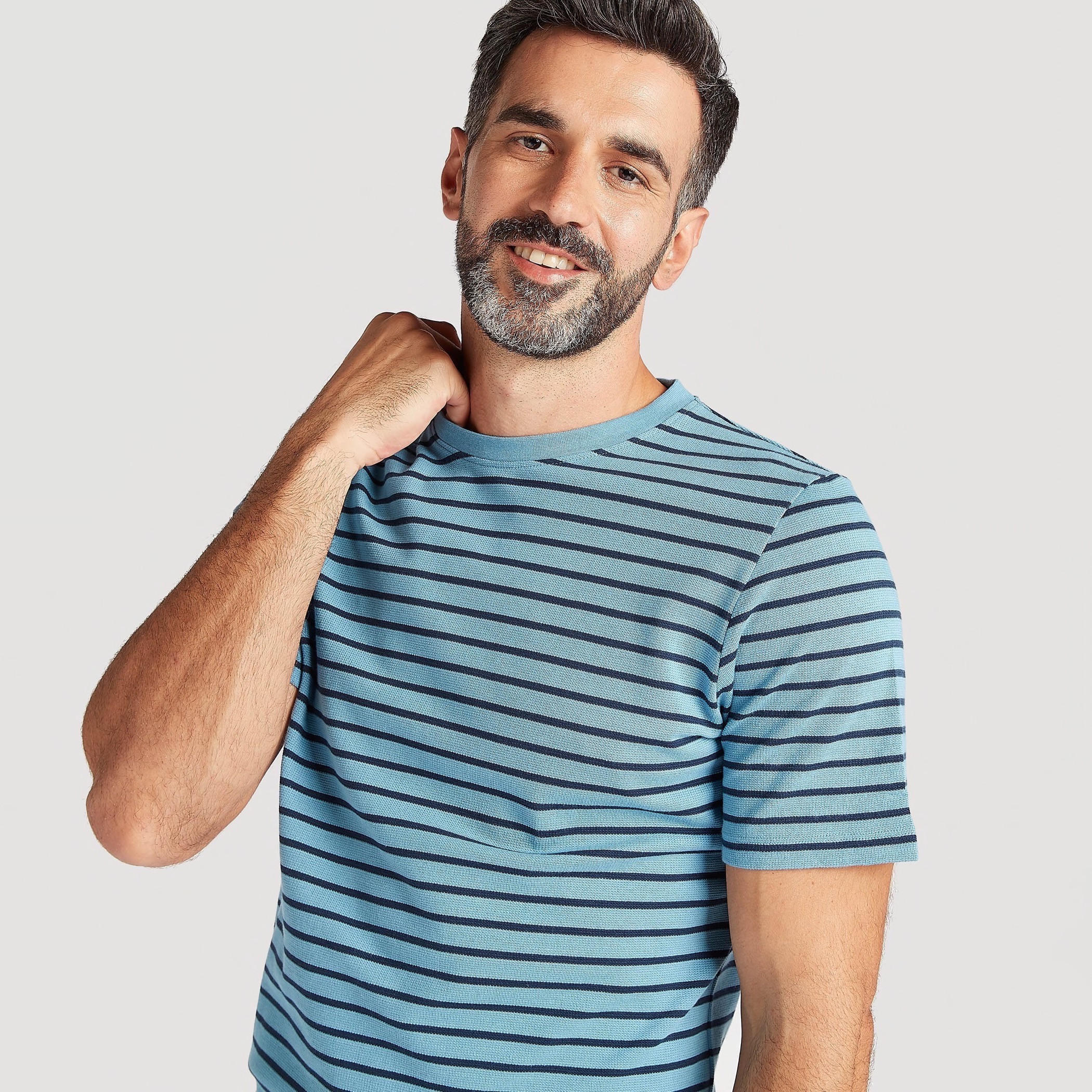 تيشيرت مخطّط بياقة ضيّقة وأكمام قصيرة-men-clothing-tshirtsandpolos-tshirts-image-3