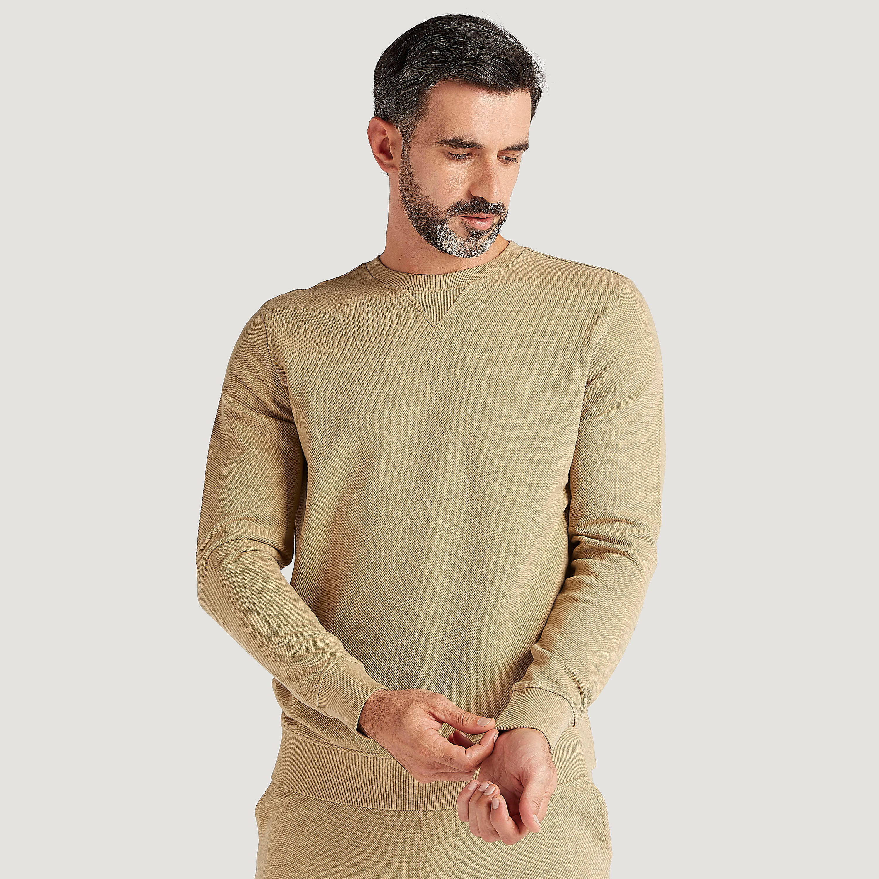 سويت شيرت سادة بياقة ضيّقة وأكمام طويلة-men-winterwear-hoodiesandsweatshirts-image-4