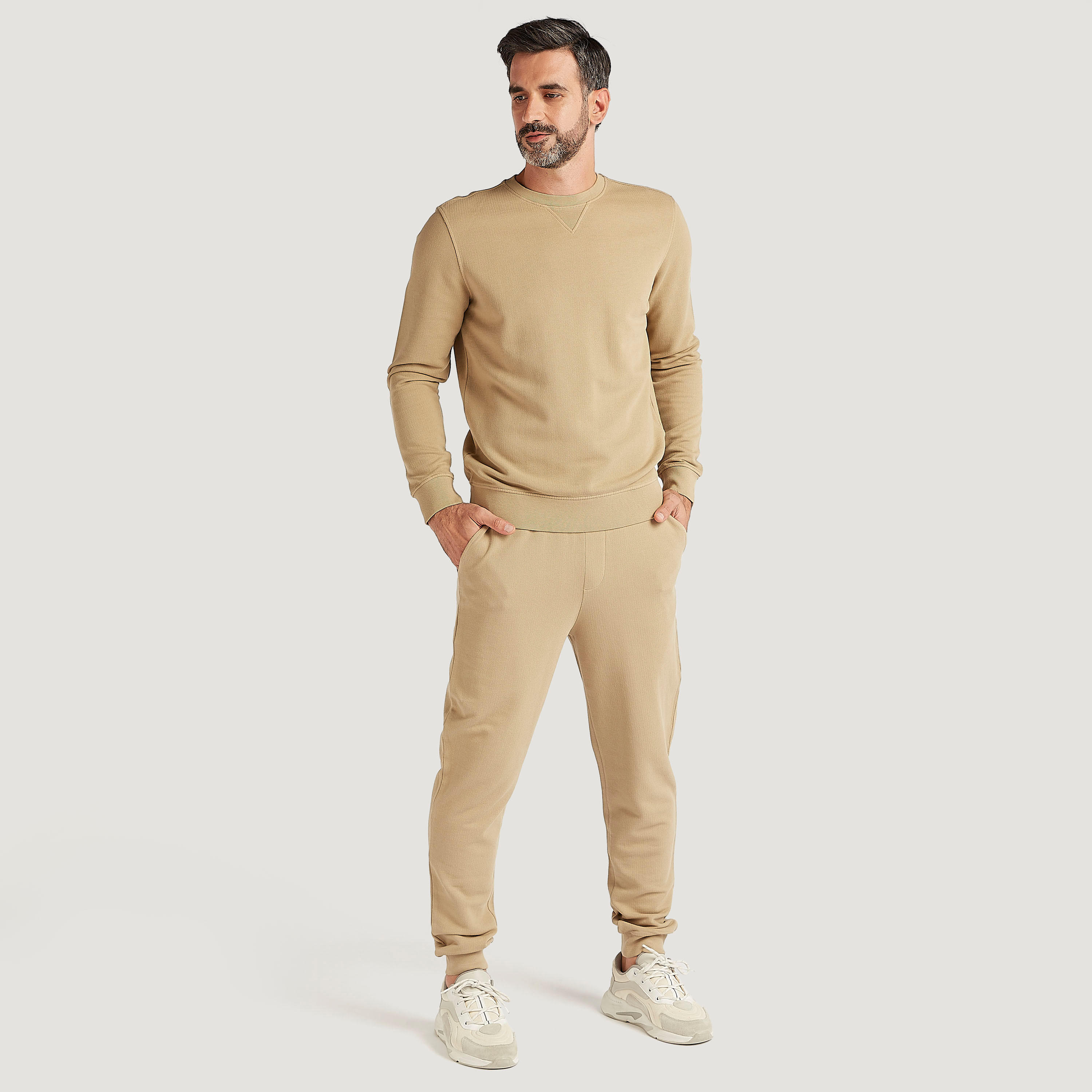 سويت شيرت سادة بياقة ضيّقة وأكمام طويلة-men-winterwear-hoodiesandsweatshirts-image-3