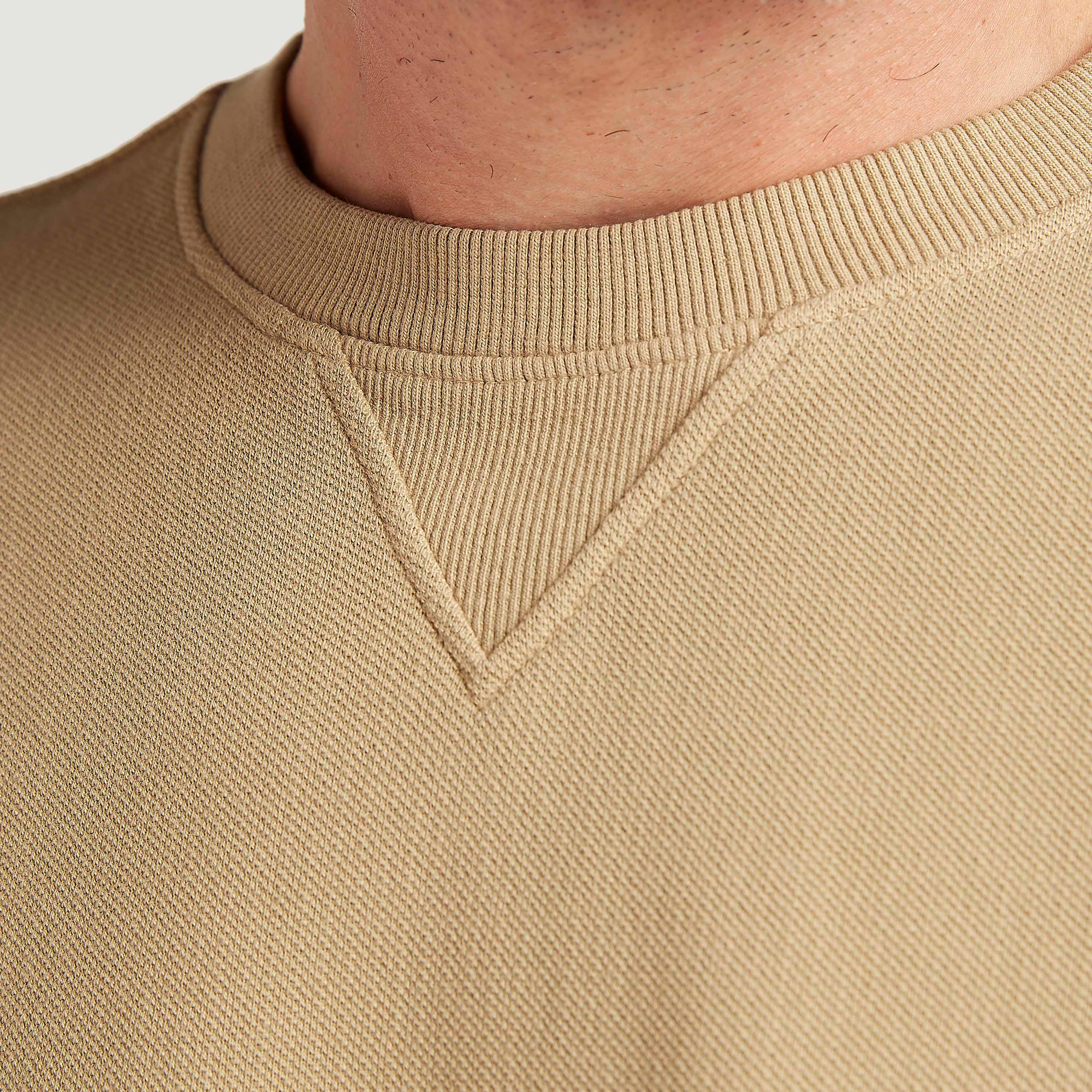 سويت شيرت سادة بياقة ضيّقة وأكمام طويلة-men-winterwear-hoodiesandsweatshirts-image-2