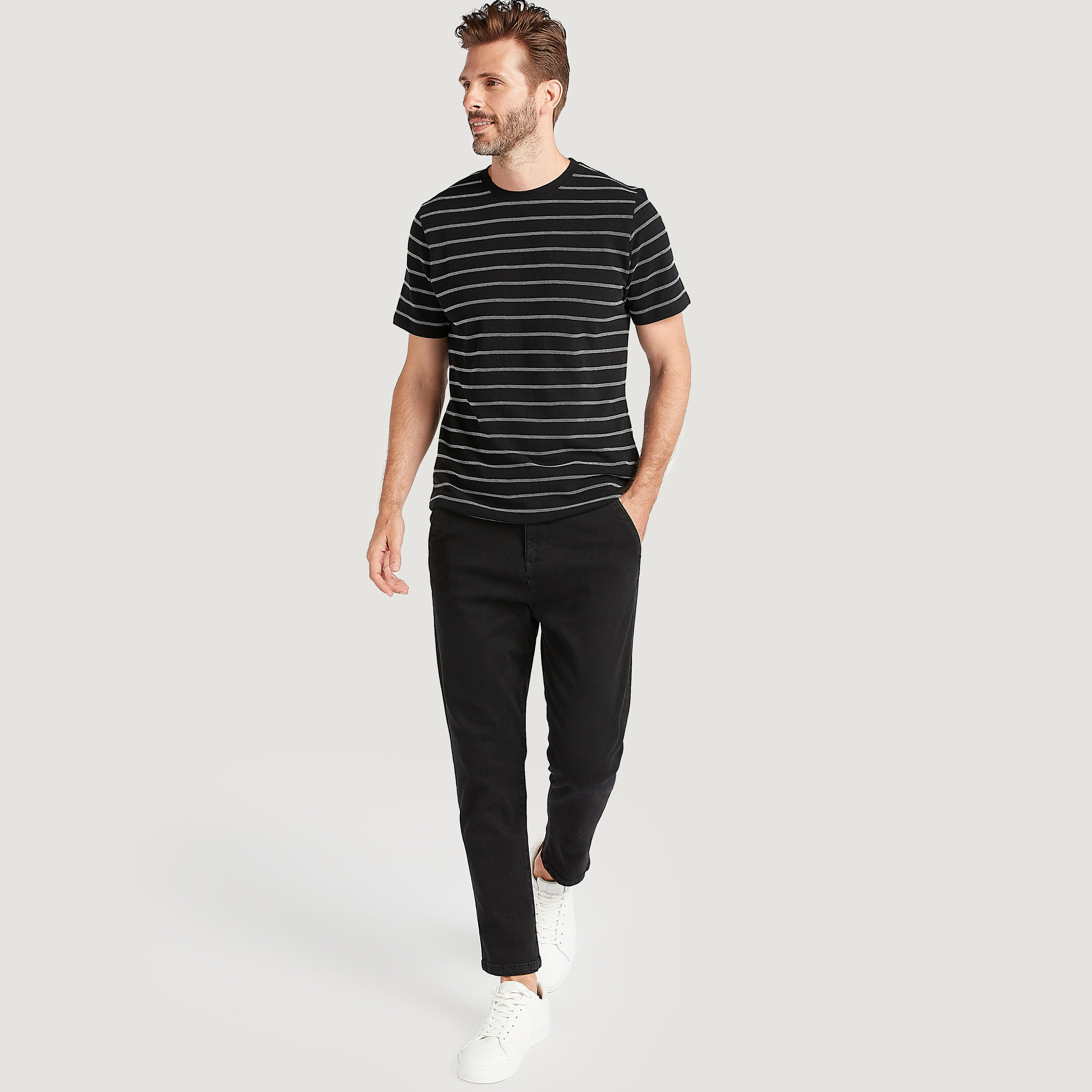 تيشيرت مخطّط بياقة ضيّقة وأكمام قصيرة-men-clothing-tshirtsandpolos-tshirts-image-2
