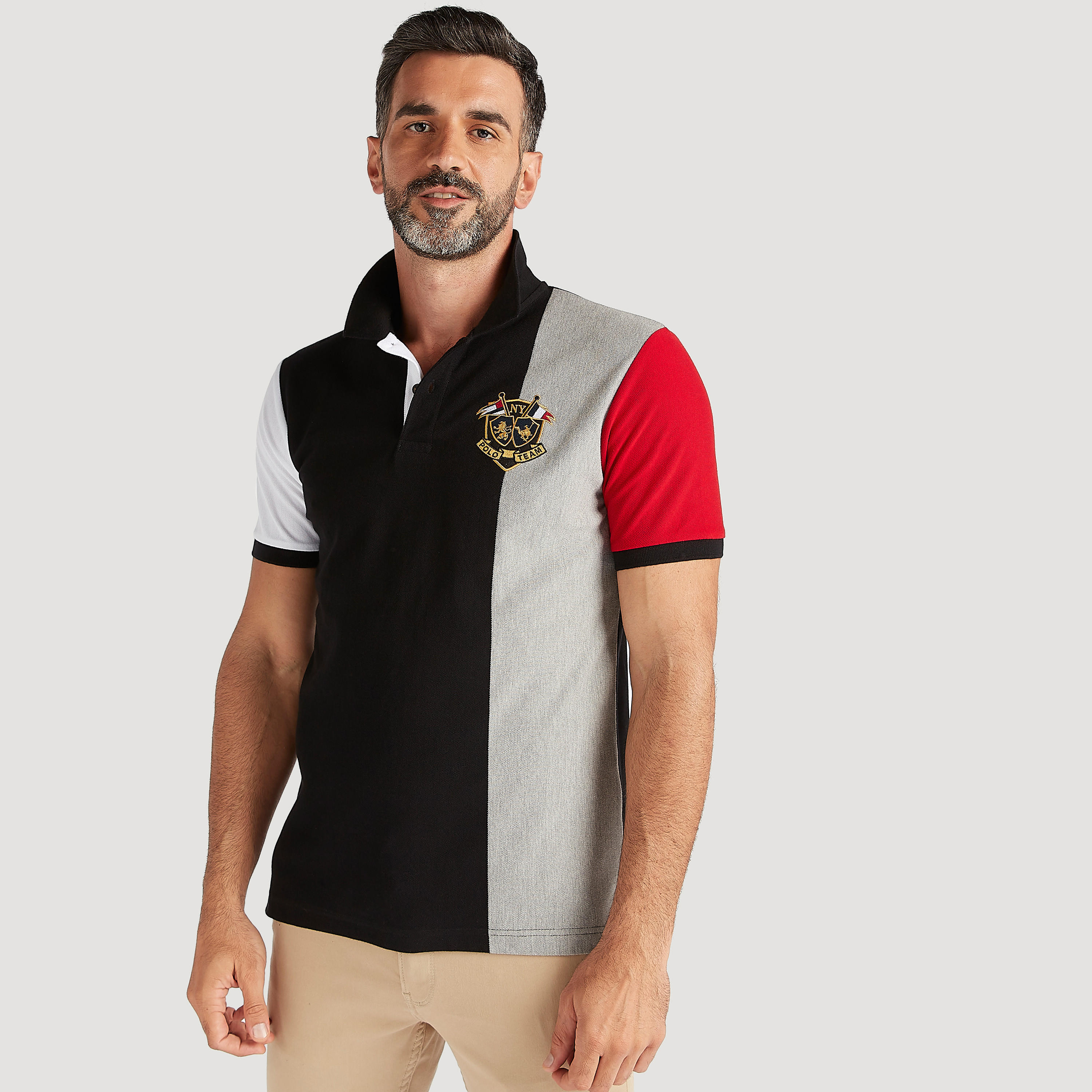 تيشيرت مطرّز بياقة عاديّة وأكمام قصيرة-men-clothing-tshirtsandpolos-polos-image-1