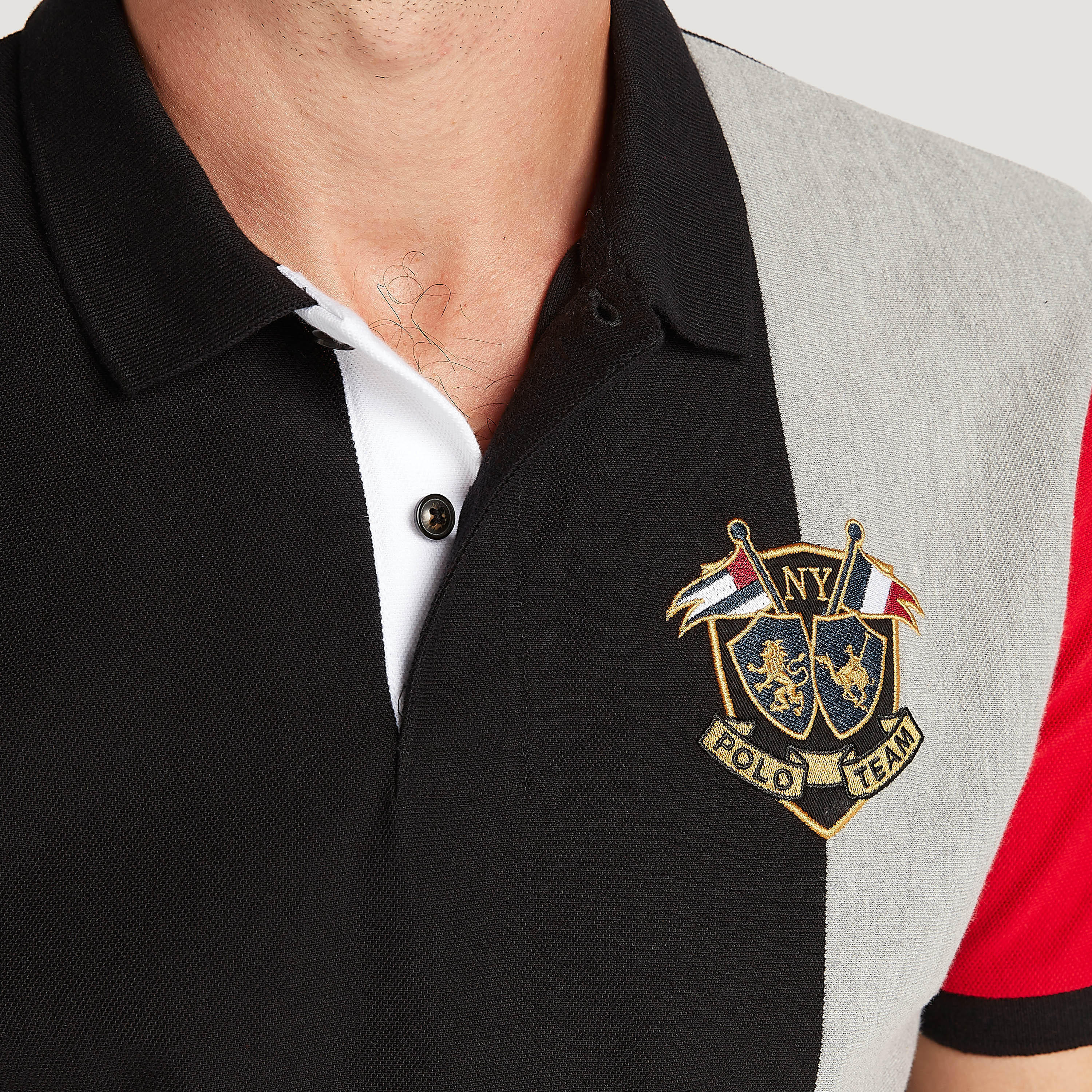 تيشيرت مطرّز بياقة عاديّة وأكمام قصيرة-men-clothing-tshirtsandpolos-polos-image-5