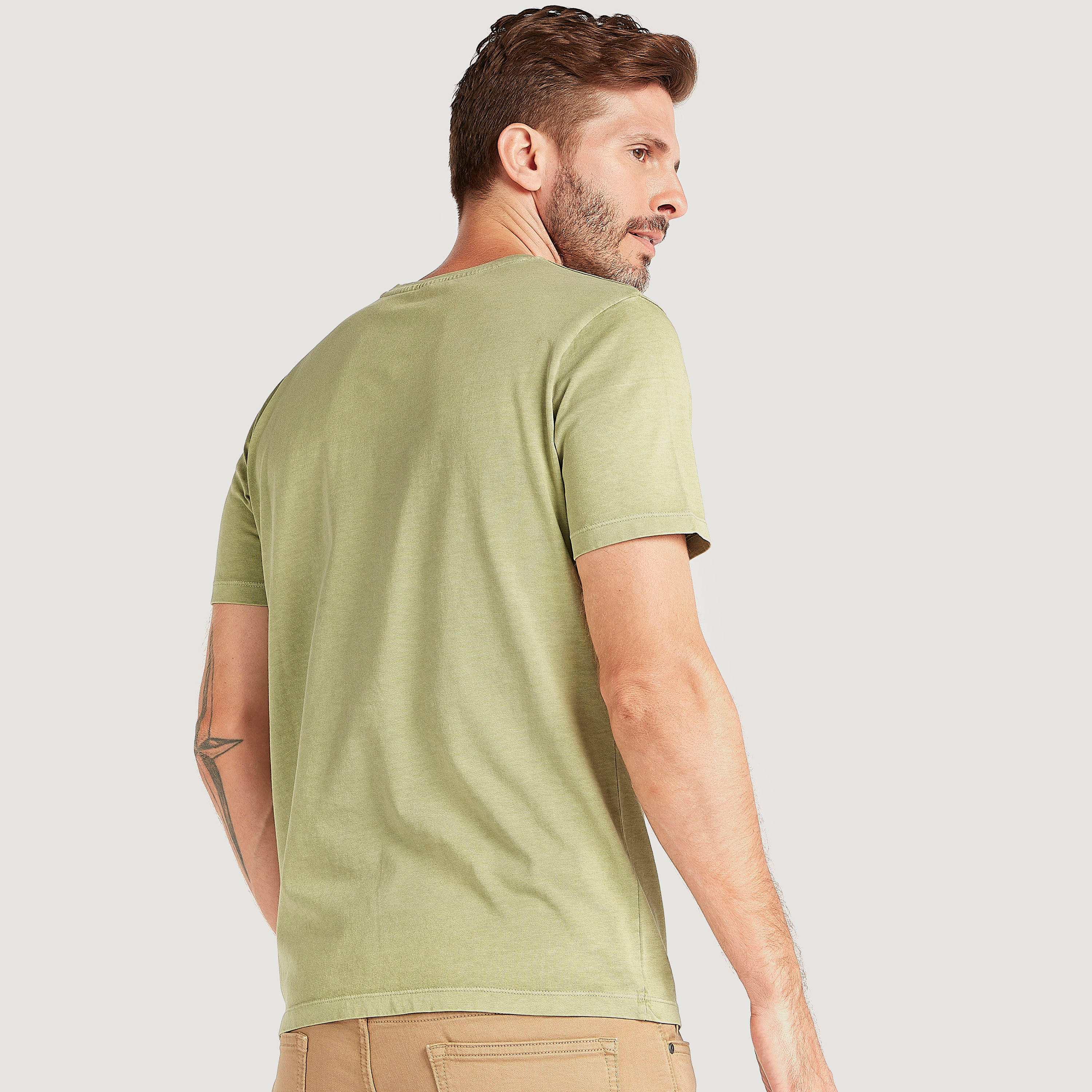 تيشيرت سادة بياقة ضيّقة وأكمام قصيرة-men-clothing-tshirtsandpolos-tshirts-image-1
