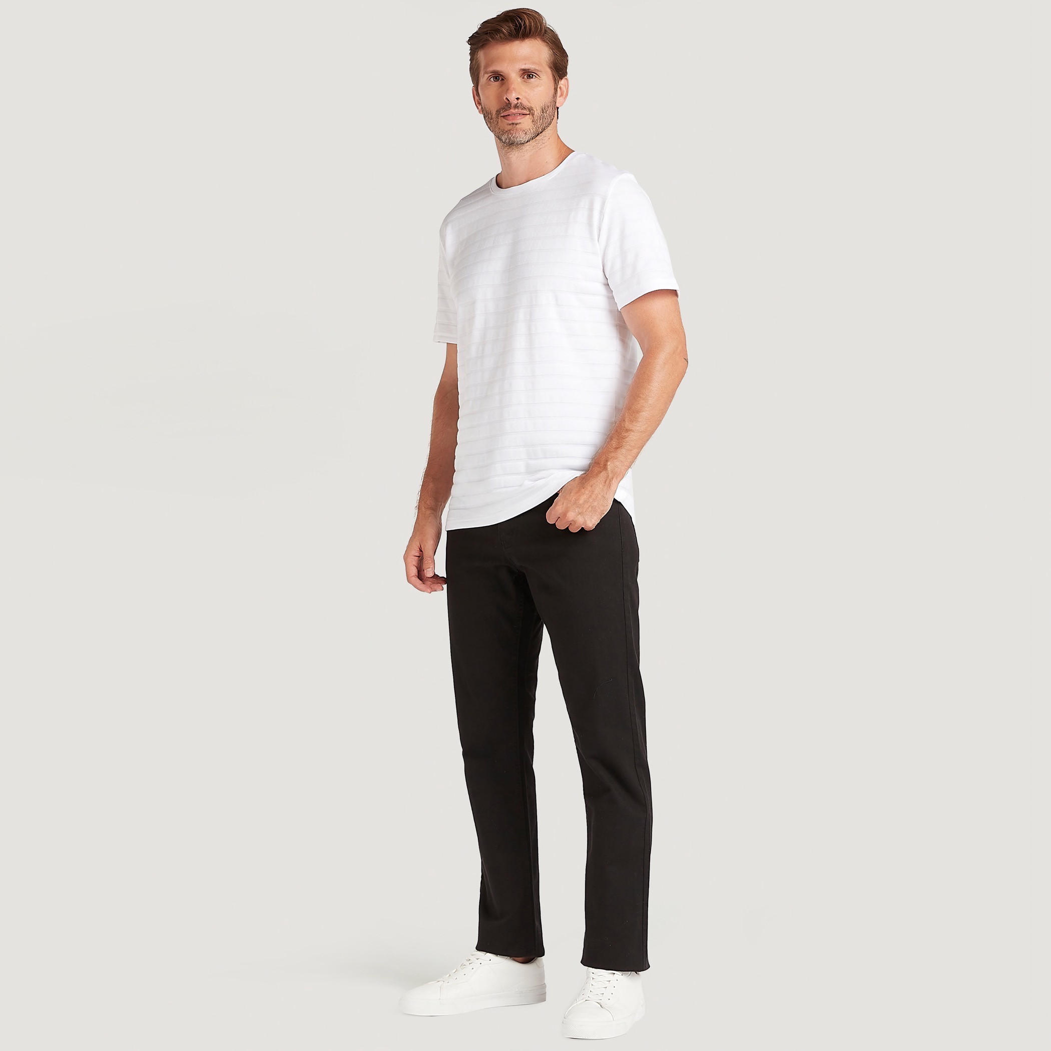 تيشيرت مخطّط بارز الملمس بياقة ضيّقة وأكمام قصيرة-men-clothing-tshirtsandpolos-tshirts-image-2
