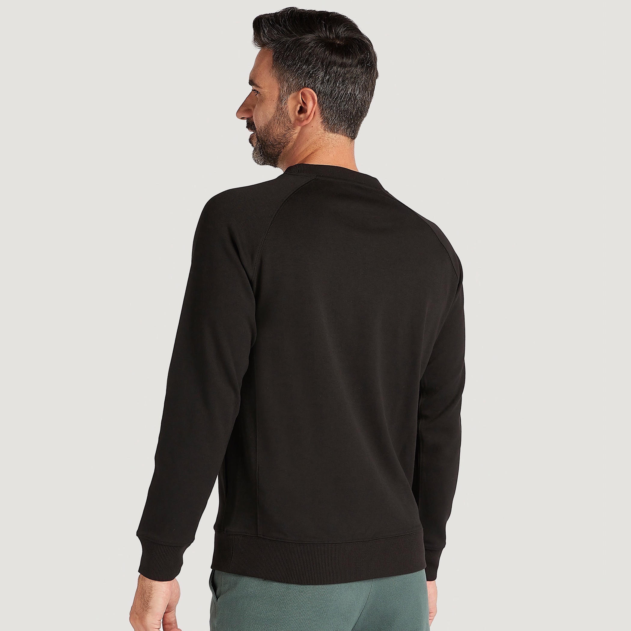 سويت شيرت سادة بياقة ضيّقة وأكمام طويلة-men-winterwear-hoodiesandsweatshirts-image-3