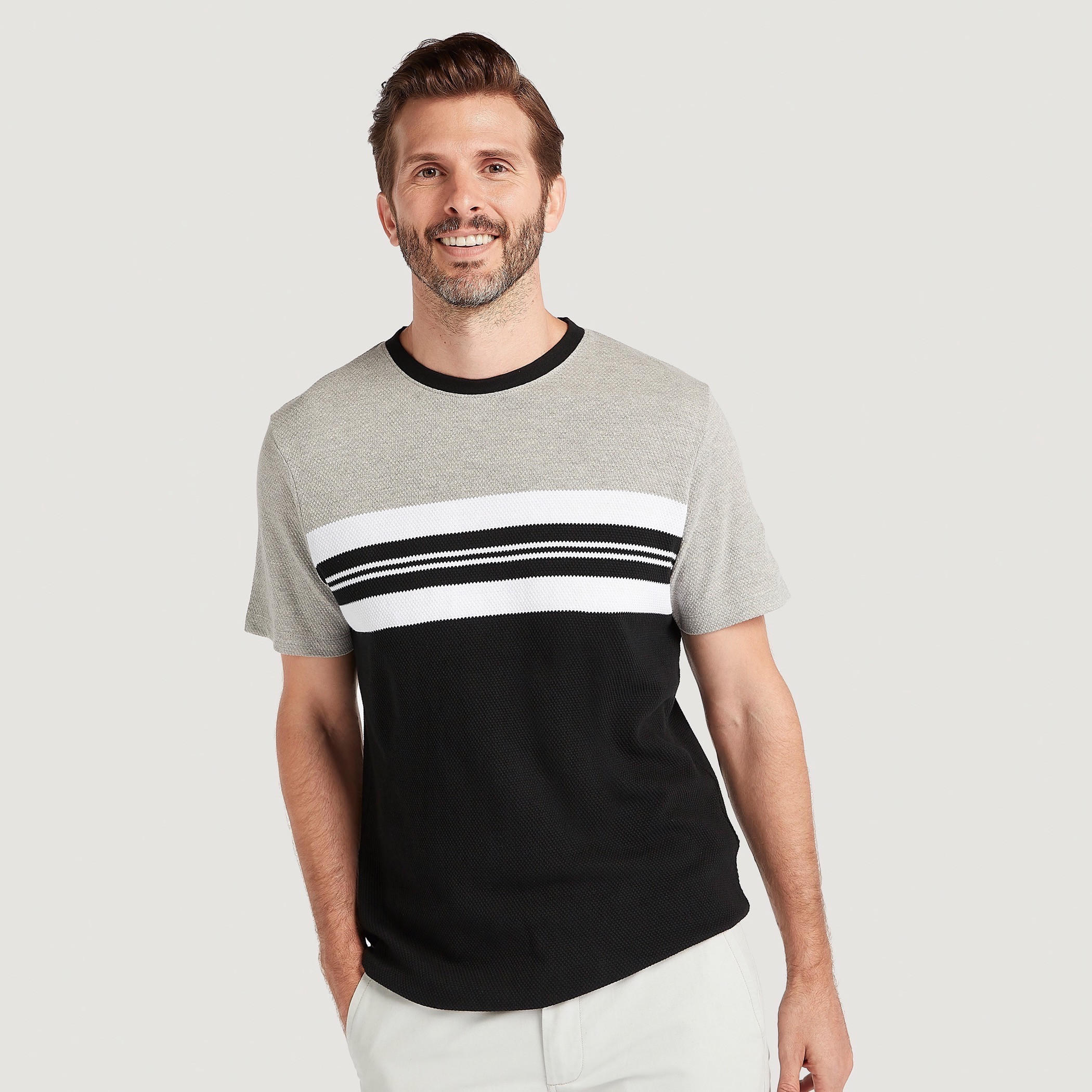 تيشيرت بياقة ضيّقة وأكمام قصيرة-men-clothing-tshirtsandpolos-tshirts-image-1