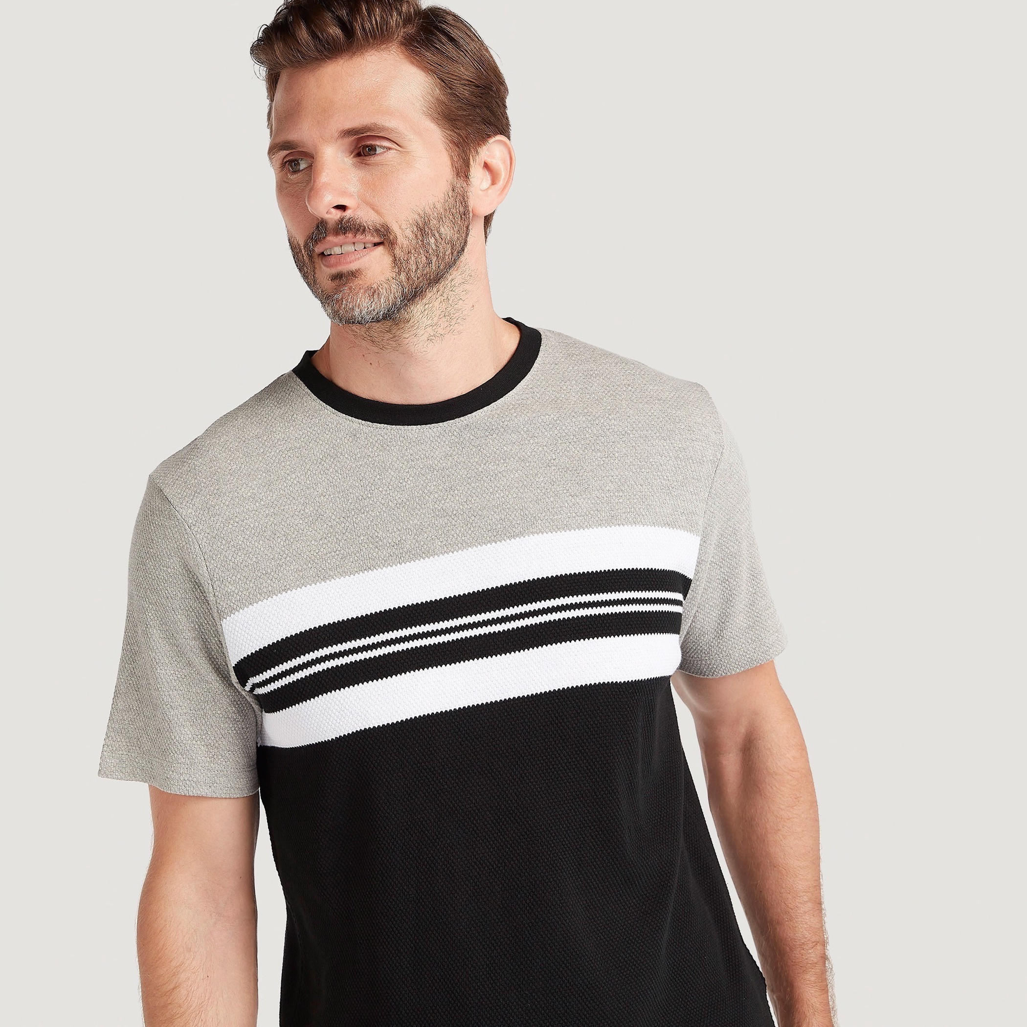 تيشيرت بياقة ضيّقة وأكمام قصيرة-men-clothing-tshirtsandpolos-tshirts-image-3