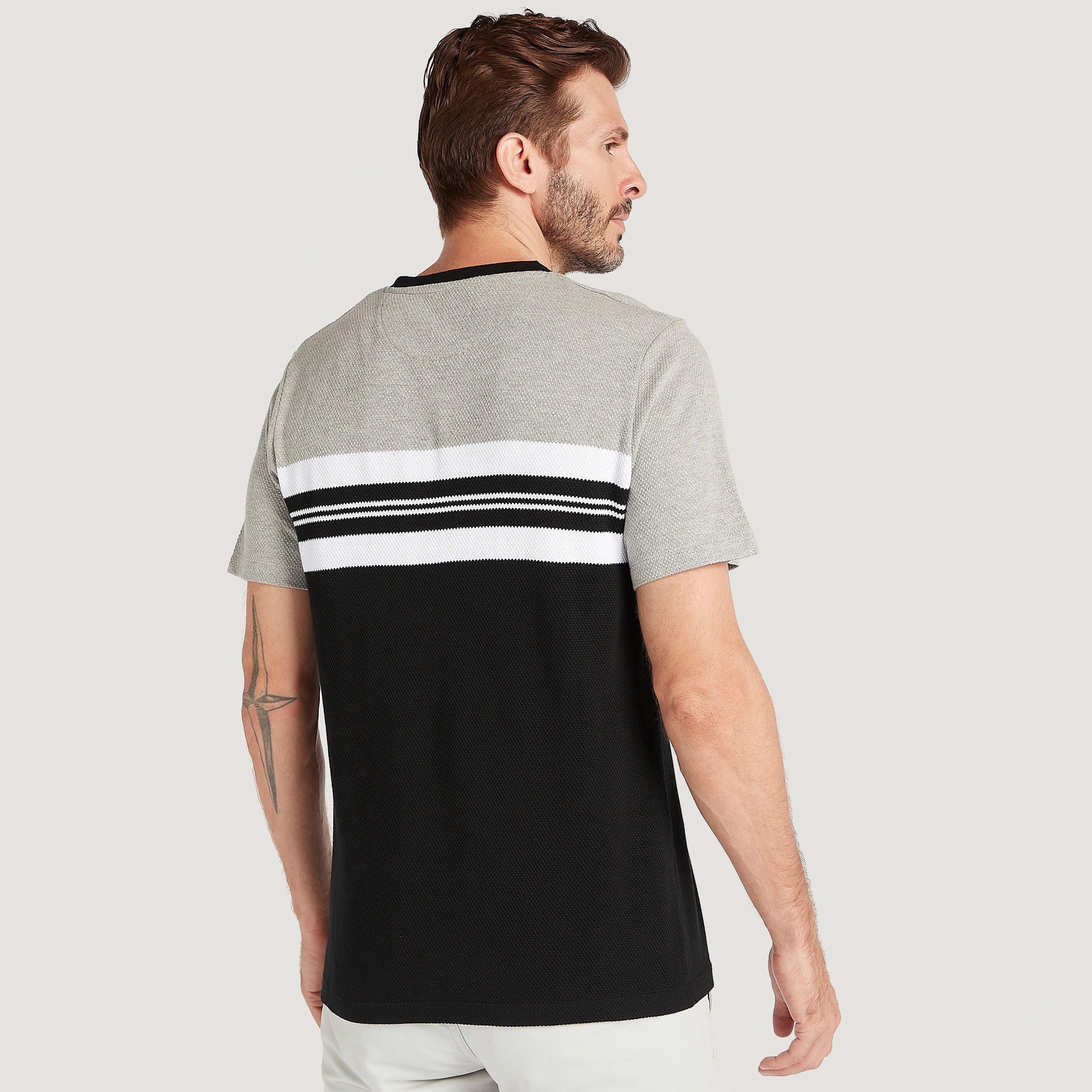 تيشيرت بياقة ضيّقة وأكمام قصيرة-men-clothing-tshirtsandpolos-tshirts-image-4