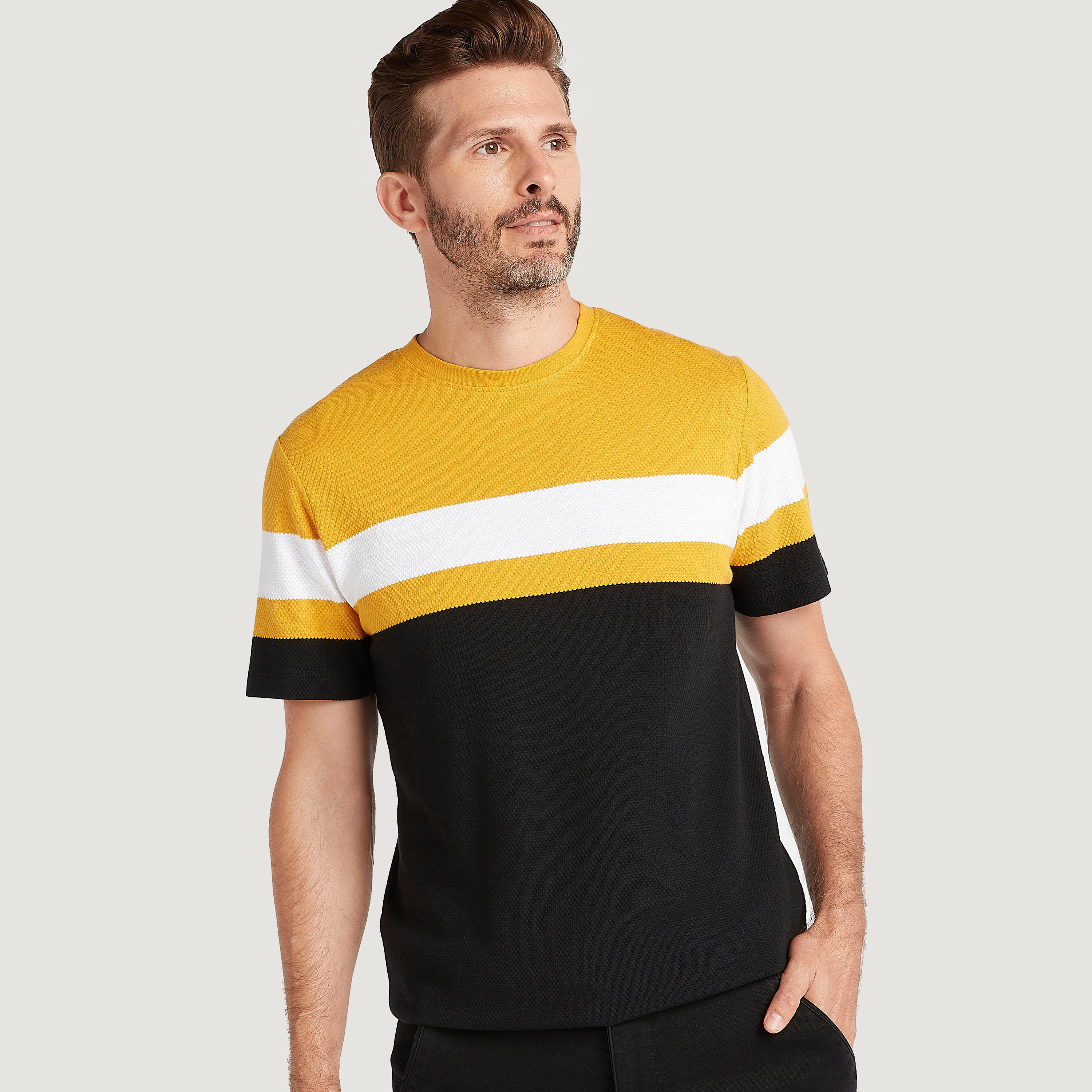 تيشيرت بتصاميم مغايرة وياقة ضيّقة وأكمام قصيرة-men-clothing-tshirtsandpolos-tshirts-image-1