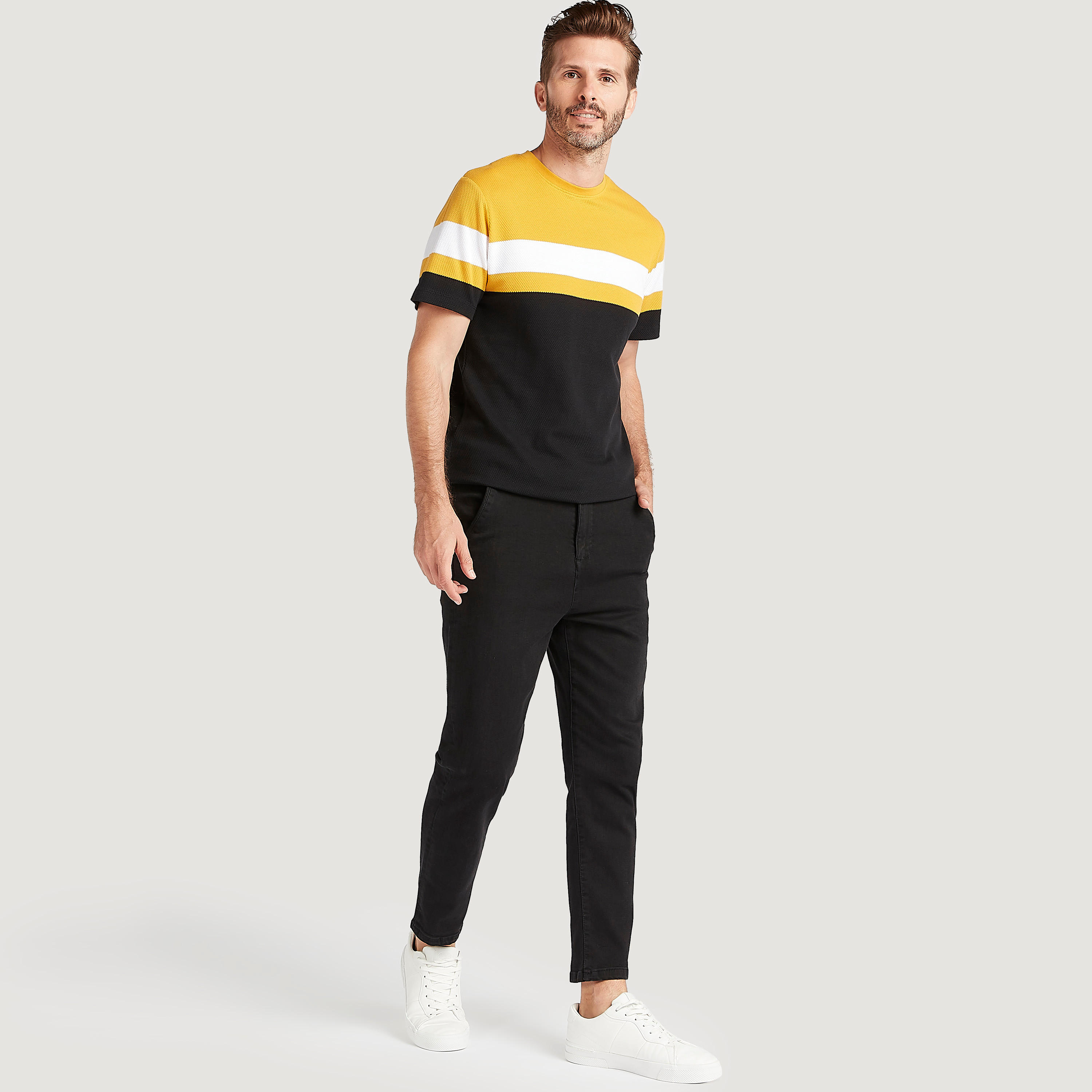 تيشيرت بتصاميم مغايرة وياقة ضيّقة وأكمام قصيرة-men-clothing-tshirtsandpolos-tshirts-image-2