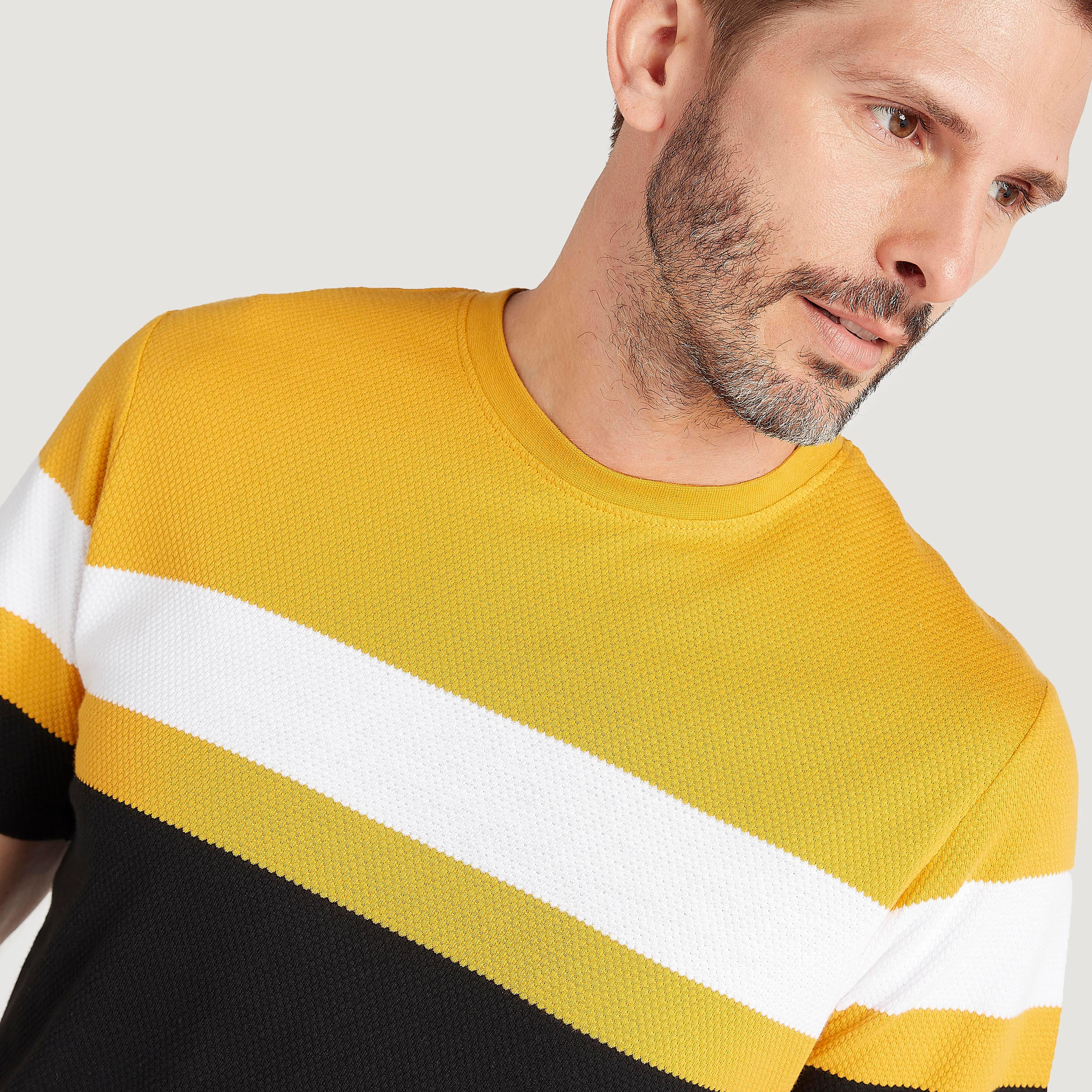 تيشيرت بتصاميم مغايرة وياقة ضيّقة وأكمام قصيرة-men-clothing-tshirtsandpolos-tshirts-image-3