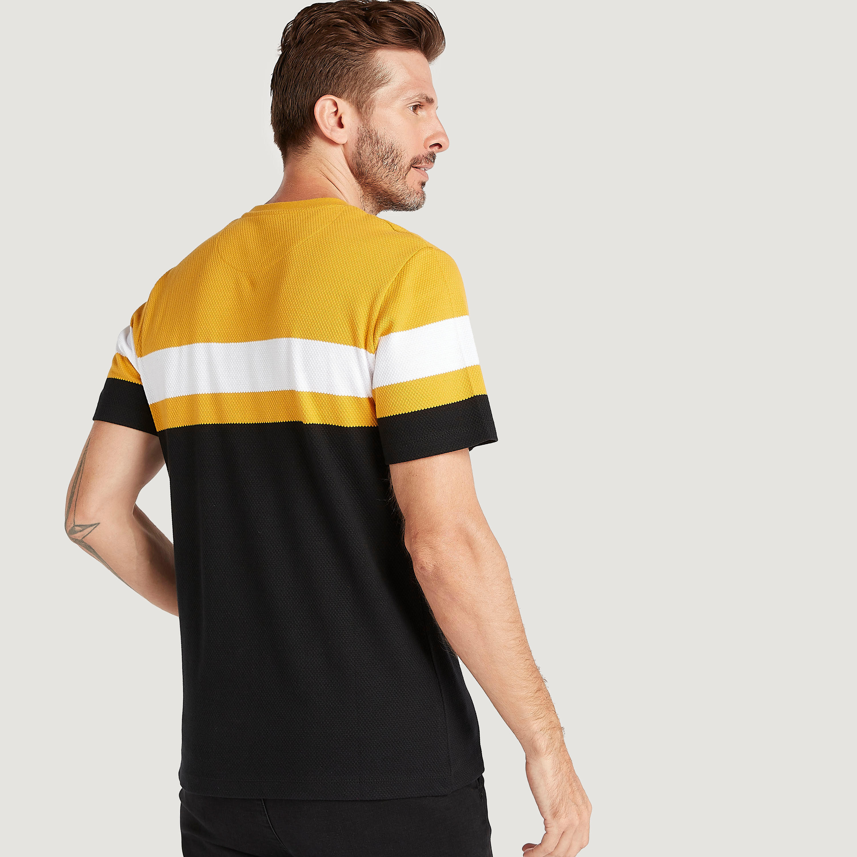 تيشيرت بتصاميم مغايرة وياقة ضيّقة وأكمام قصيرة-men-clothing-tshirtsandpolos-tshirts-image-4