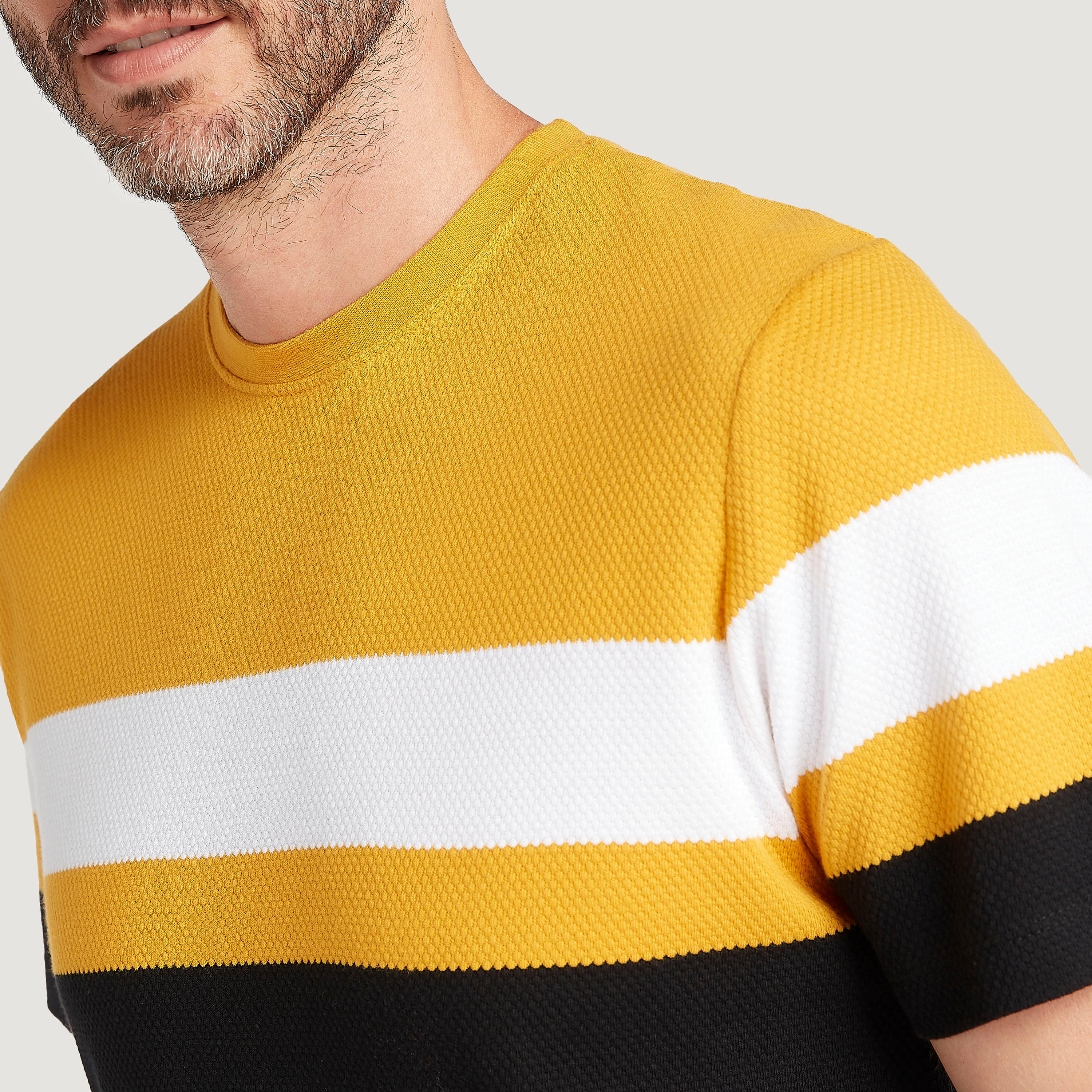 تيشيرت بتصاميم مغايرة وياقة ضيّقة وأكمام قصيرة-men-clothing-tshirtsandpolos-tshirts-image-5