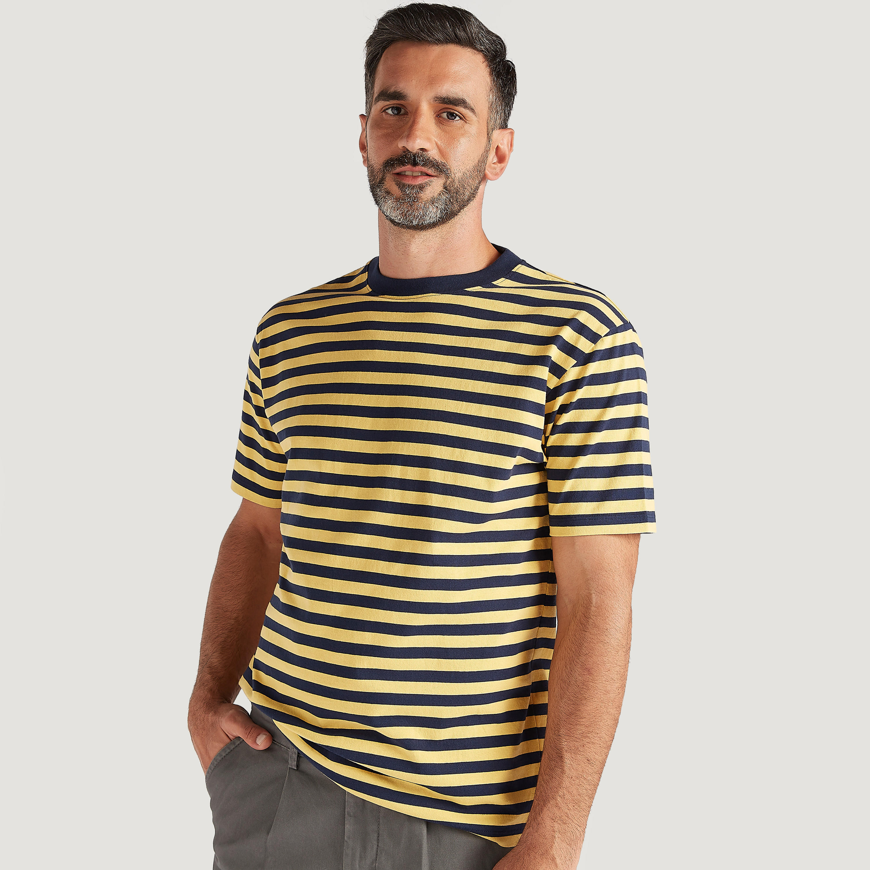 تيشيرت مخطّط بياقة ضيّقة وأكمام قصيرة-men-clothing-tshirtsandpolos-tshirts-image-1