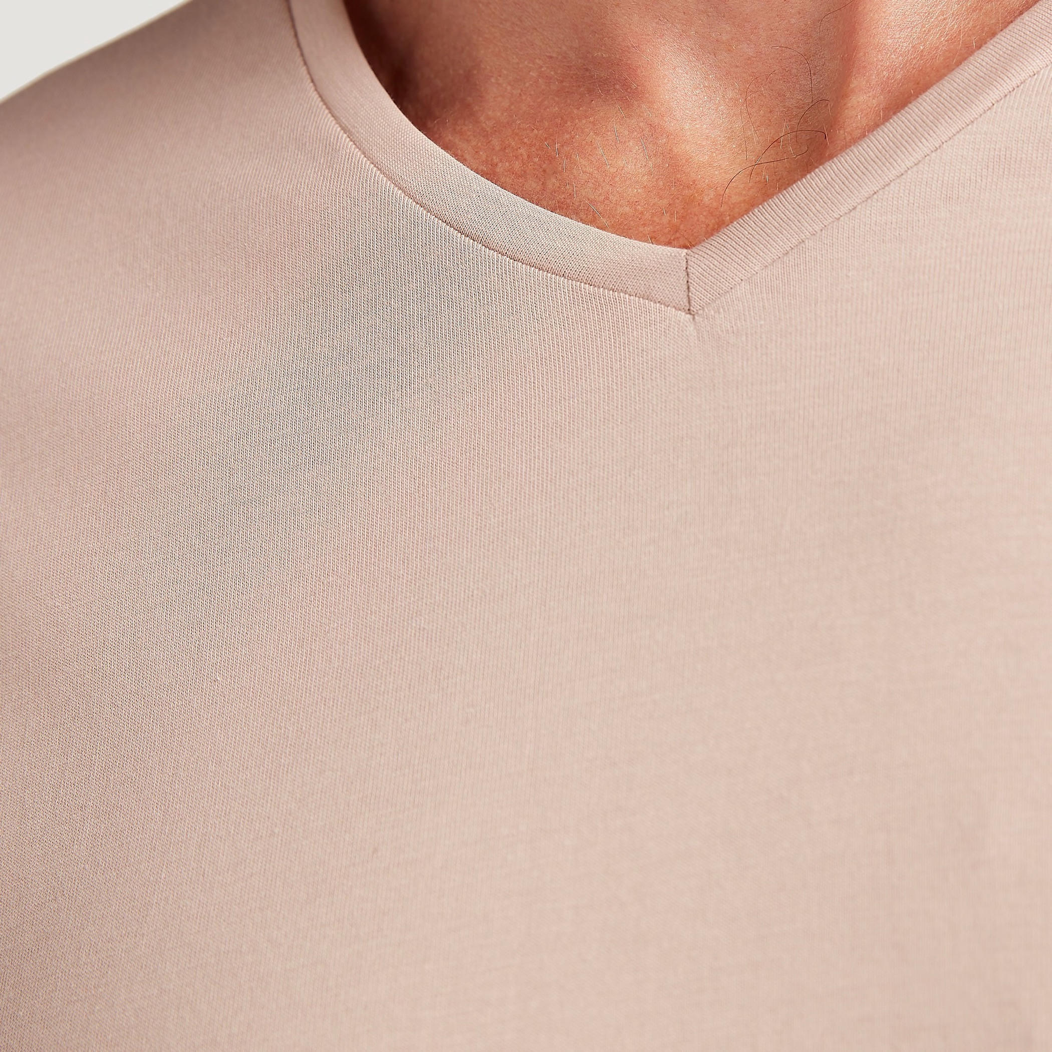 تيشيرت بارز الملمس بياقة V وأكمام قصيرة-men-clothing-tshirtsandpolos-tshirts-image-5