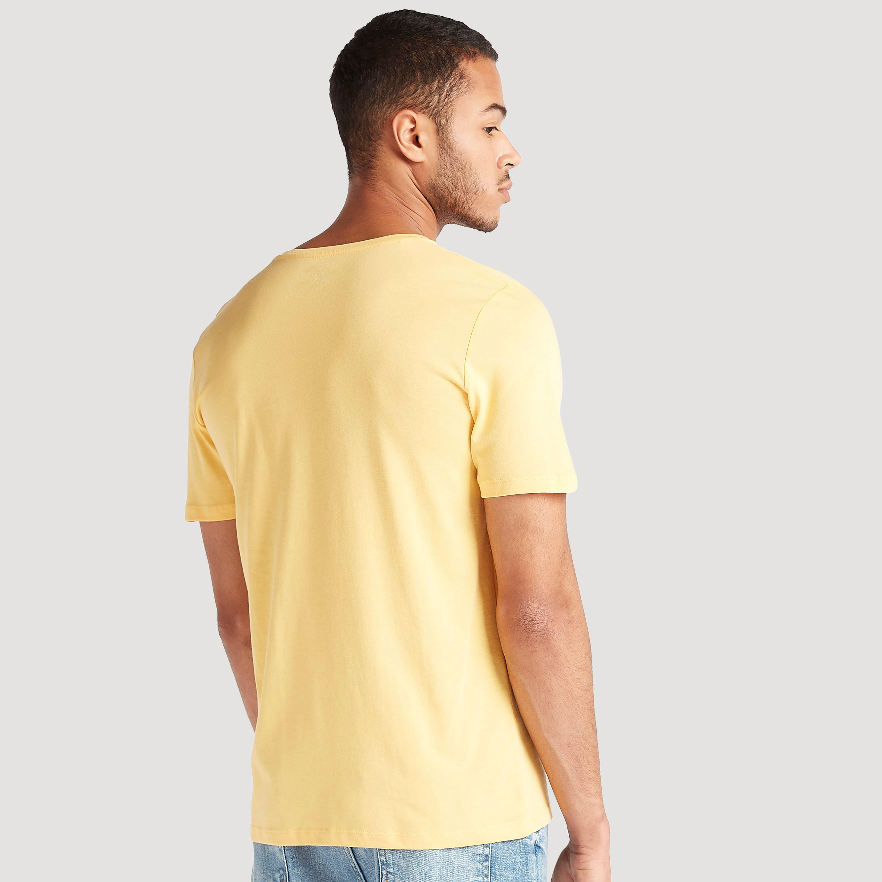 تيشيرت سادة بياقة v وأكمام قصيرة-men-clothing-tshirtsandpolos-tshirts-image-4