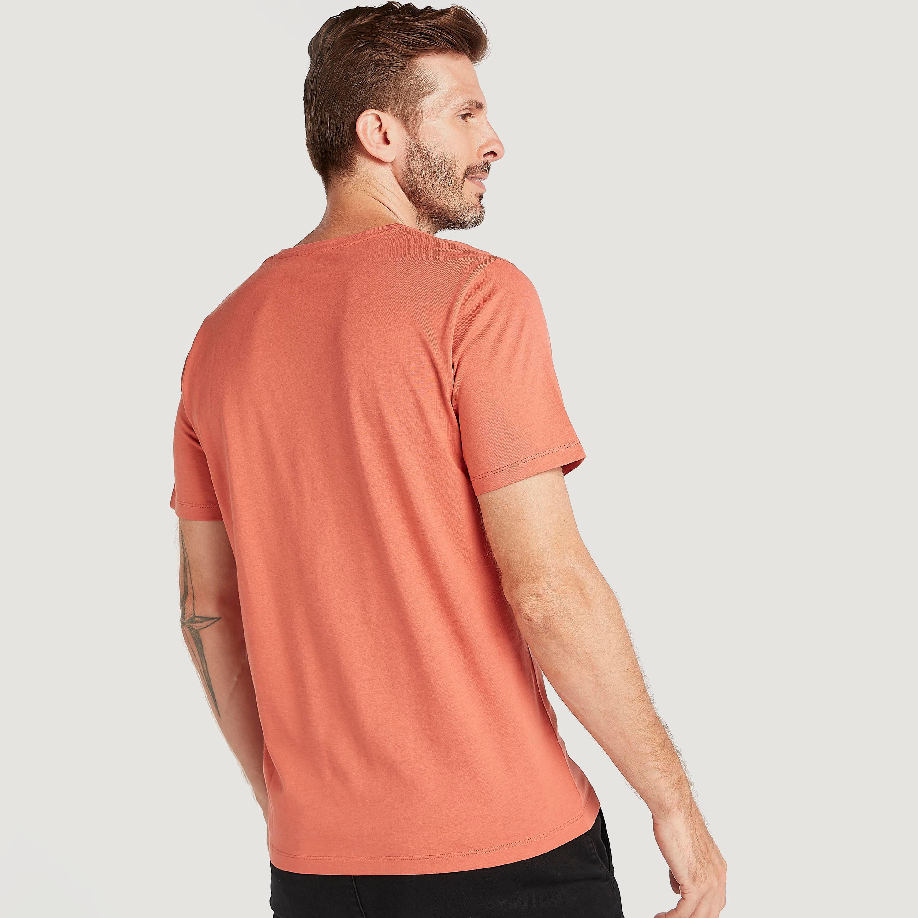 تيشيرت سادة بياقة v وأكمام قصيرة-men-clothing-tshirtsandpolos-tshirts-image-1