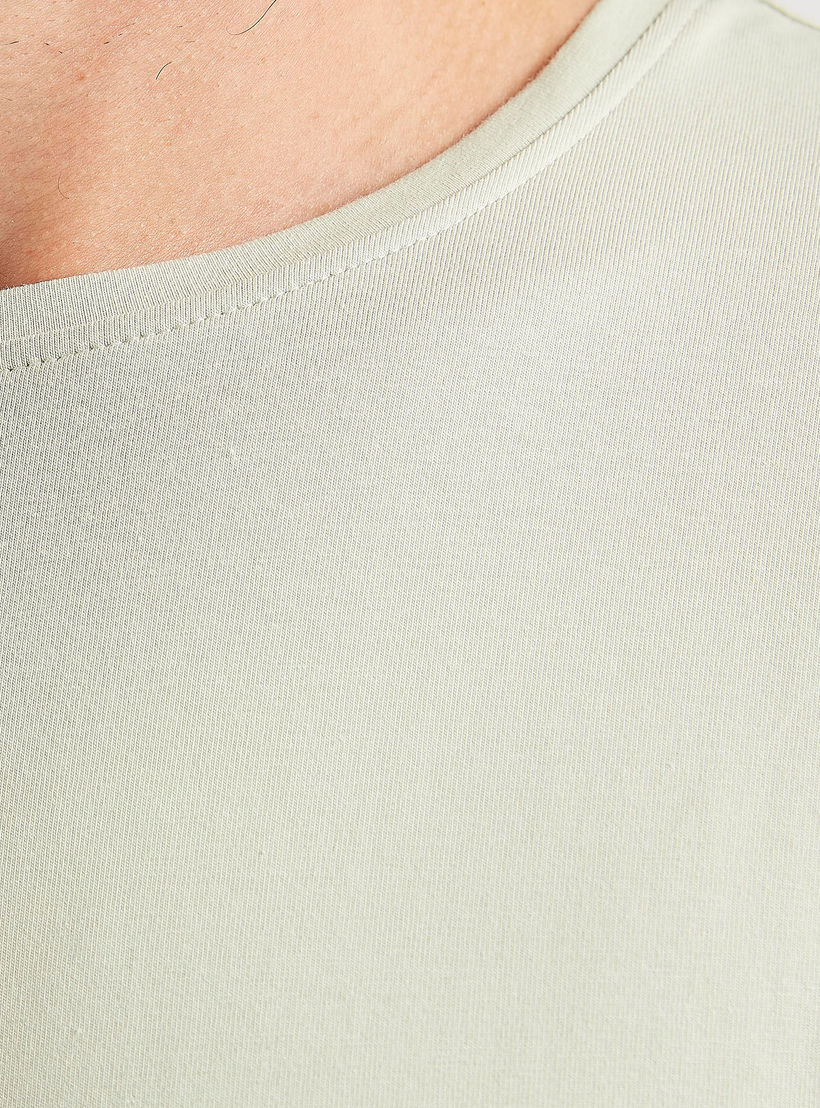 تيشيرت سادة بياقة ضيّقة وأكمام طويلة-men-clothing-tshirtsandpolos-tshirts-image-1