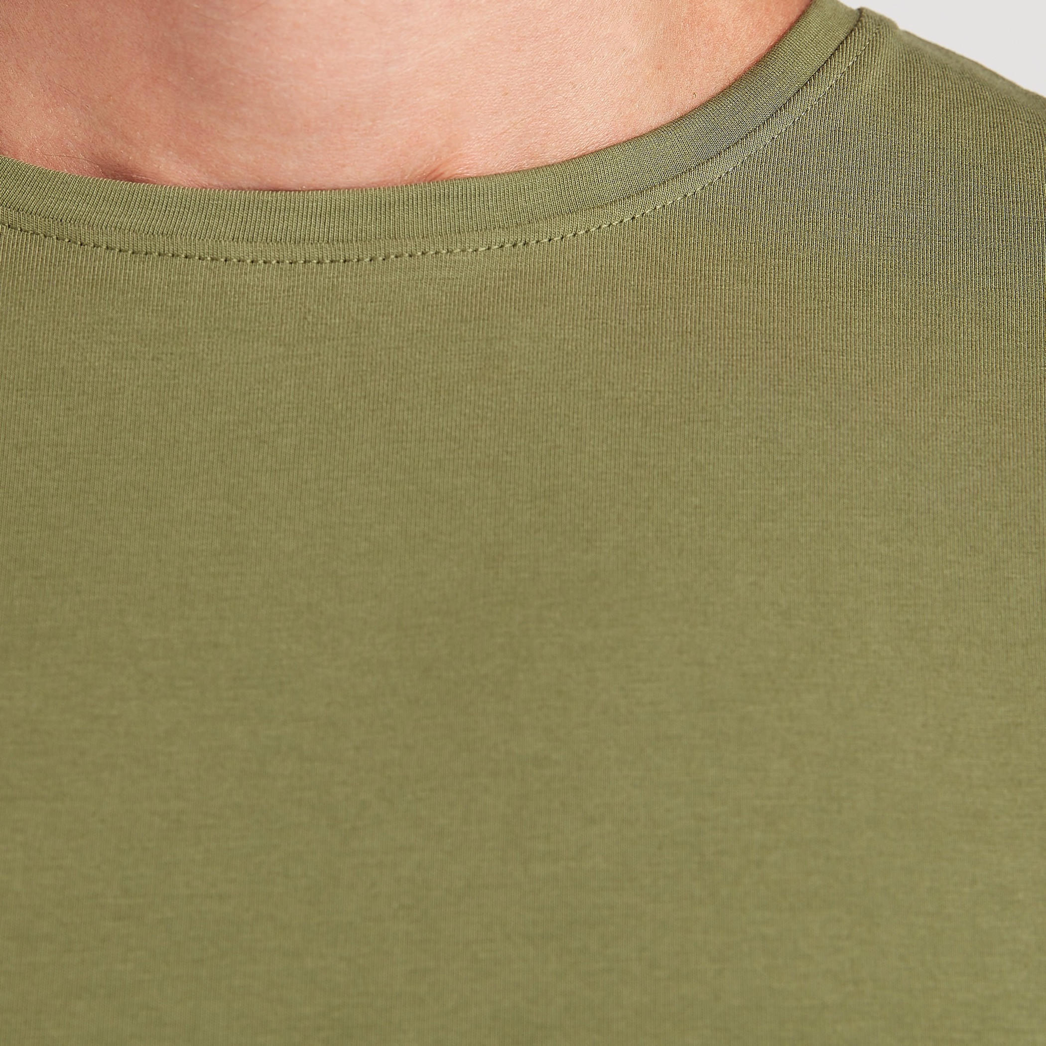 تيشيرت سادة بياقة ضيّقة وأكمام طويلة-men-clothing-tshirtsandpolos-tshirts-image-2