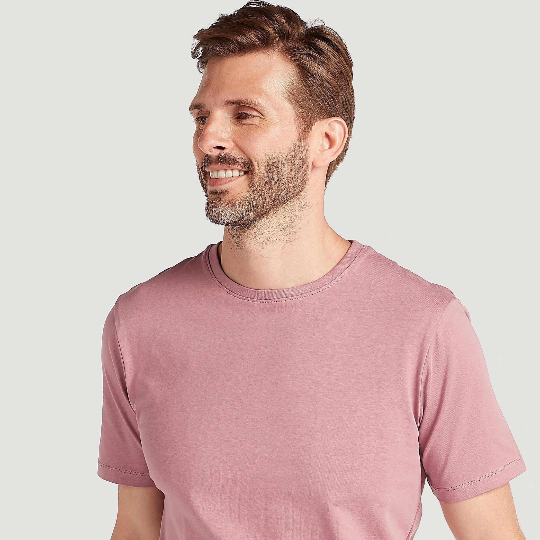 تيشيرت سادة بياقة ضيّقة وأكمام قصيرة-men-clothing-tshirtsandpolos-tshirts-image-4