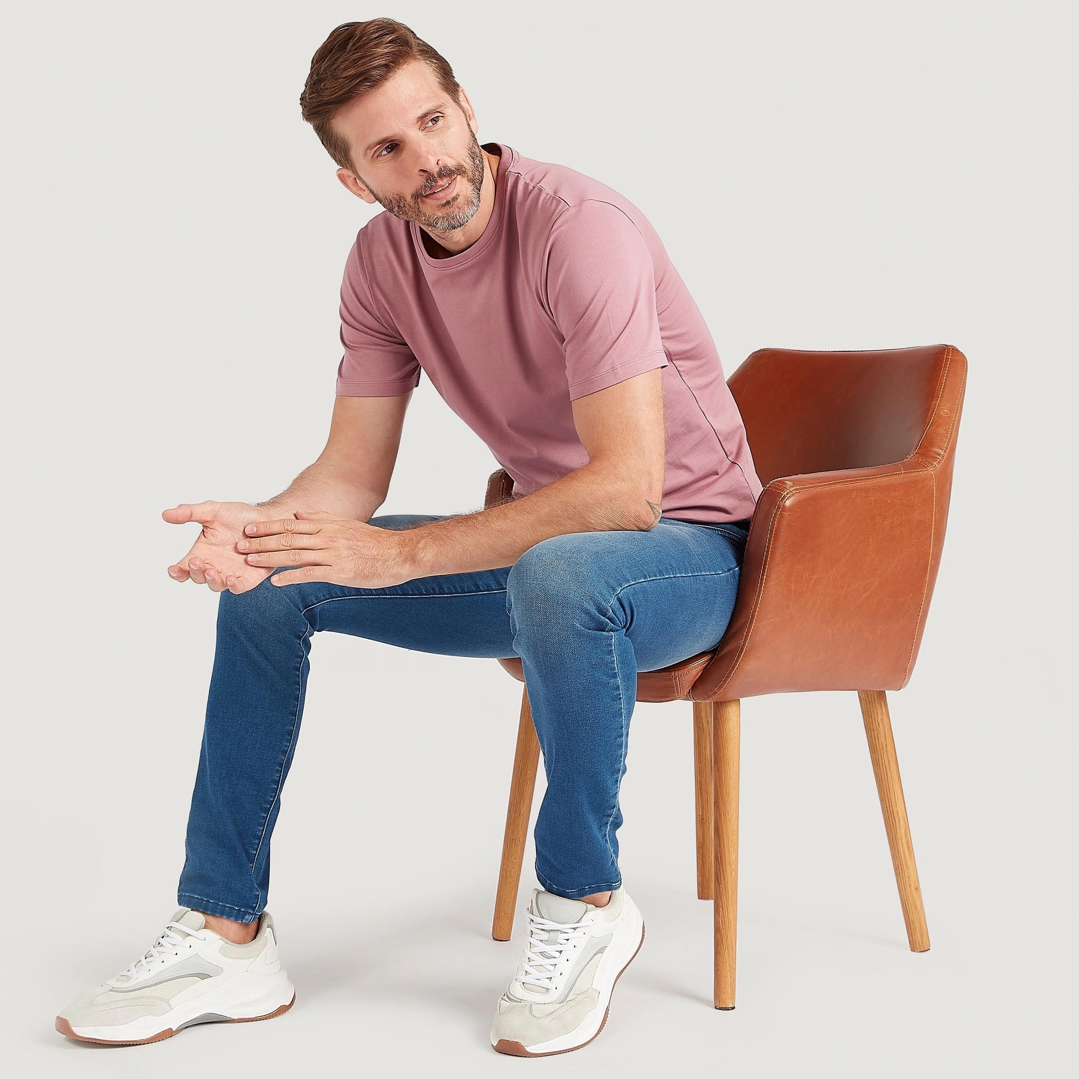 تيشيرت سادة بياقة ضيّقة وأكمام قصيرة-men-clothing-tshirtsandpolos-tshirts-image-1