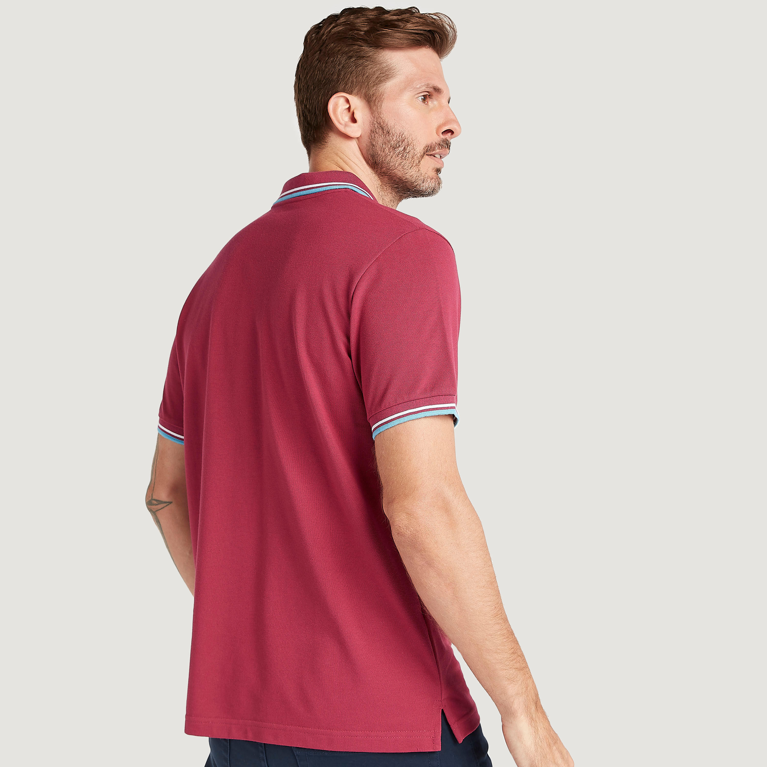 تيشيرت بولو سادة بأكمام قصيرة وتفاصيل خيوط بارزة-men-clothing-tshirtsandpolos-polos-image-1
