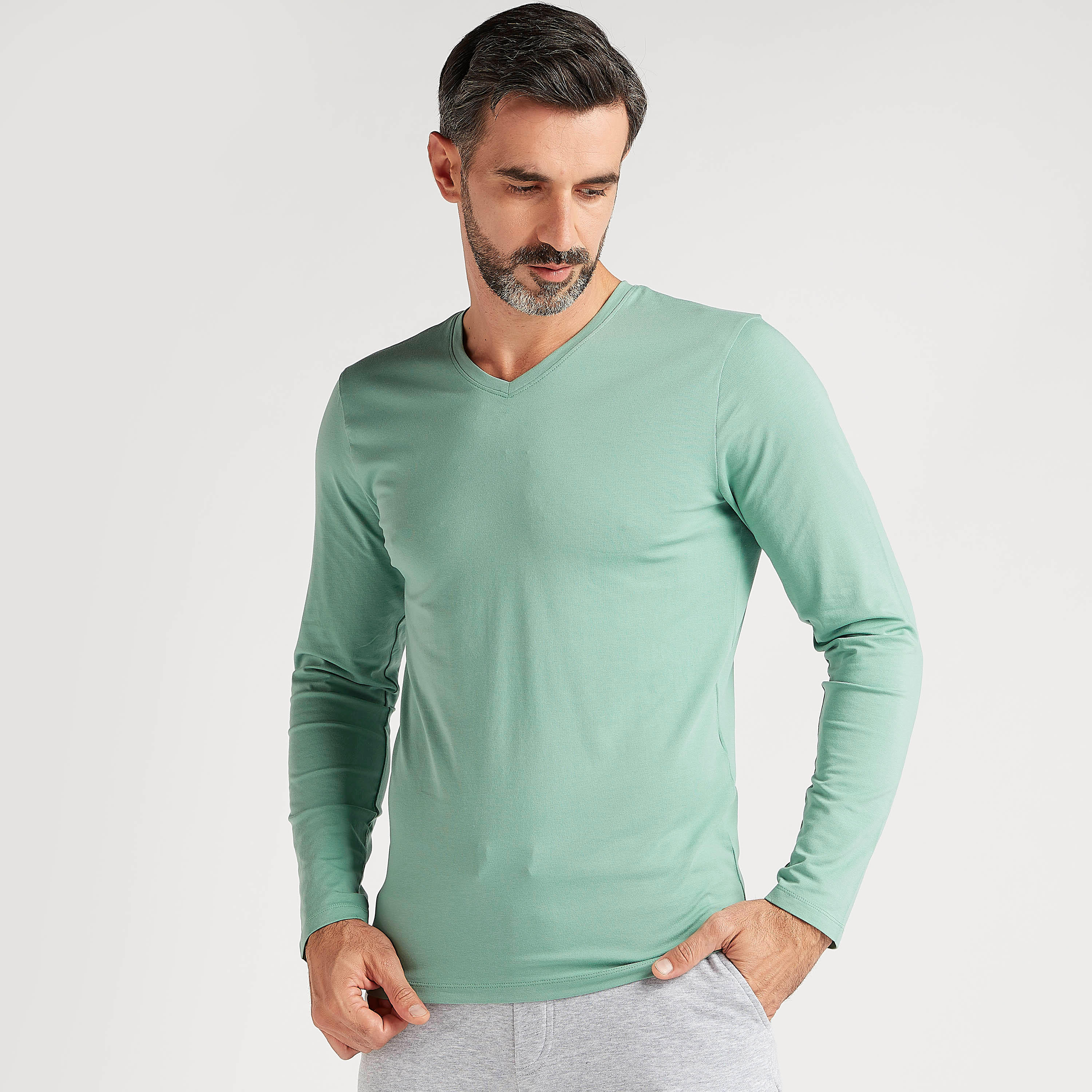 تيشيرت سادة بياقة v وأكمام طويلة-men-clothing-tshirtsandpolos-tshirts-image-1