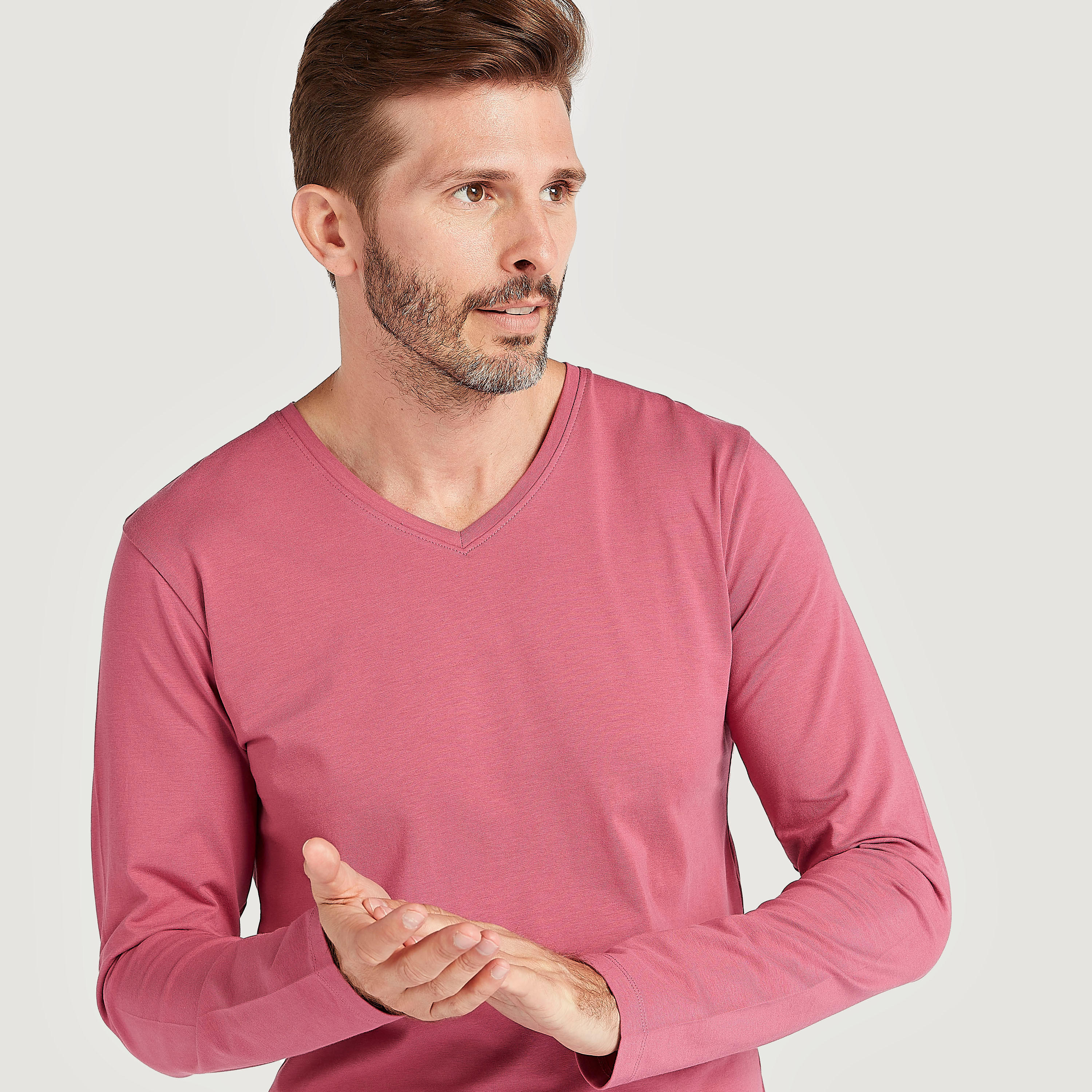 تيشيرت سادة بياقة v وأكمام طويلة-men-clothing-tshirtsandpolos-tshirts-image-4
