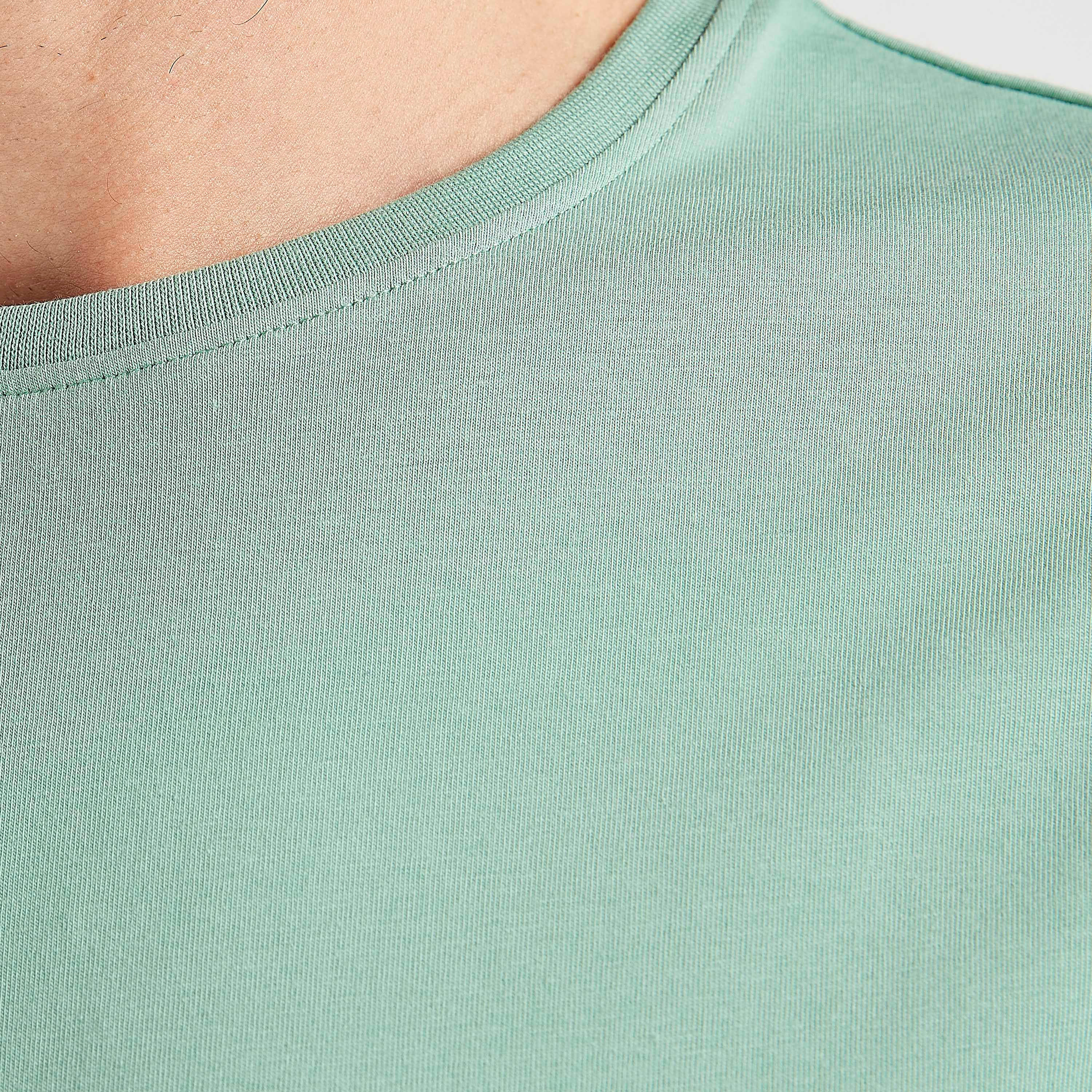 تيشيرت سادة بياقة ضيّقة وأكمام قصيرة-men-clothing-tshirtsandpolos-tshirts-image-2