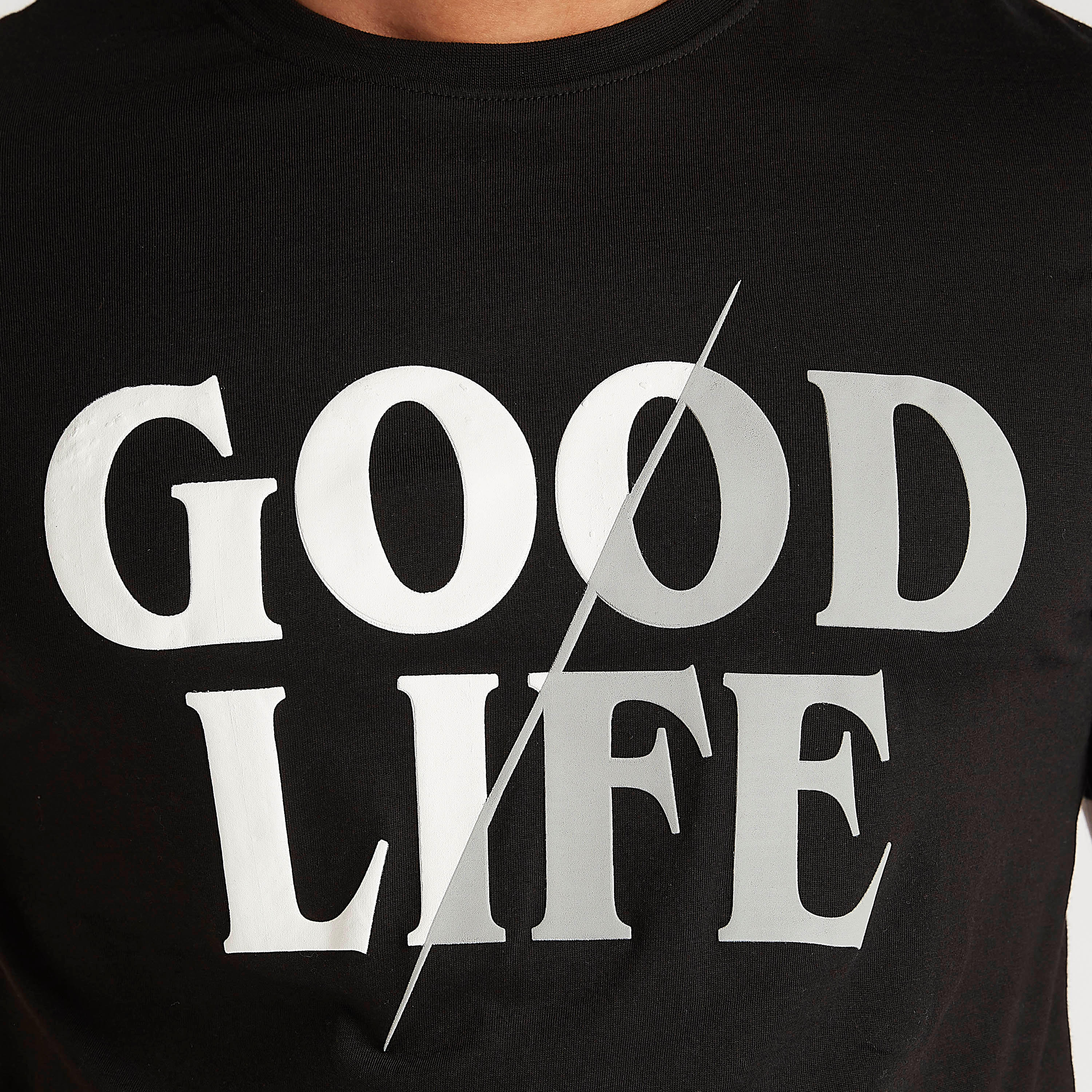 تيشيرت بياقة ضيّقة وأكمام قصيرة وطبعات شعار-men-clothing-tshirtsandpolos-tshirts-image-3