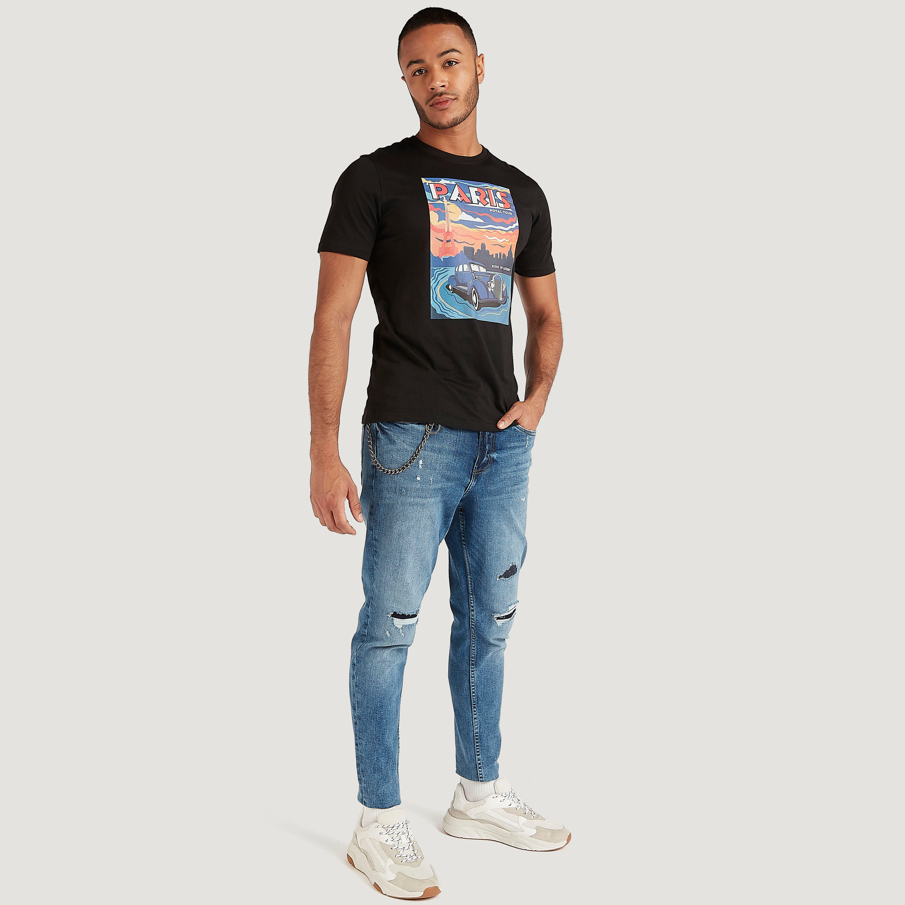 تيشيرت بياقة ضيّقة وأكمام قصيرة وطبعات جرافيك-men-clothing-tshirtsandpolos-tshirts-image-3