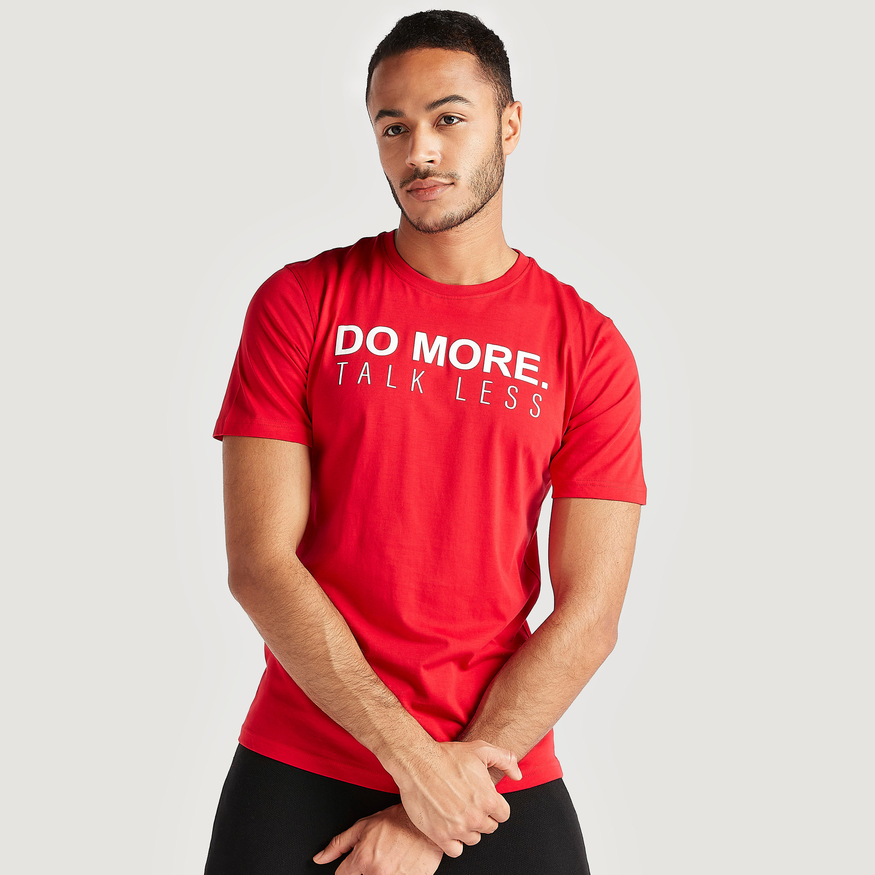 تيشيرت بياقة ضيقة وأكمام قصيرة وطبعات-men-clothing-tshirtsandpolos-tshirts-image-1