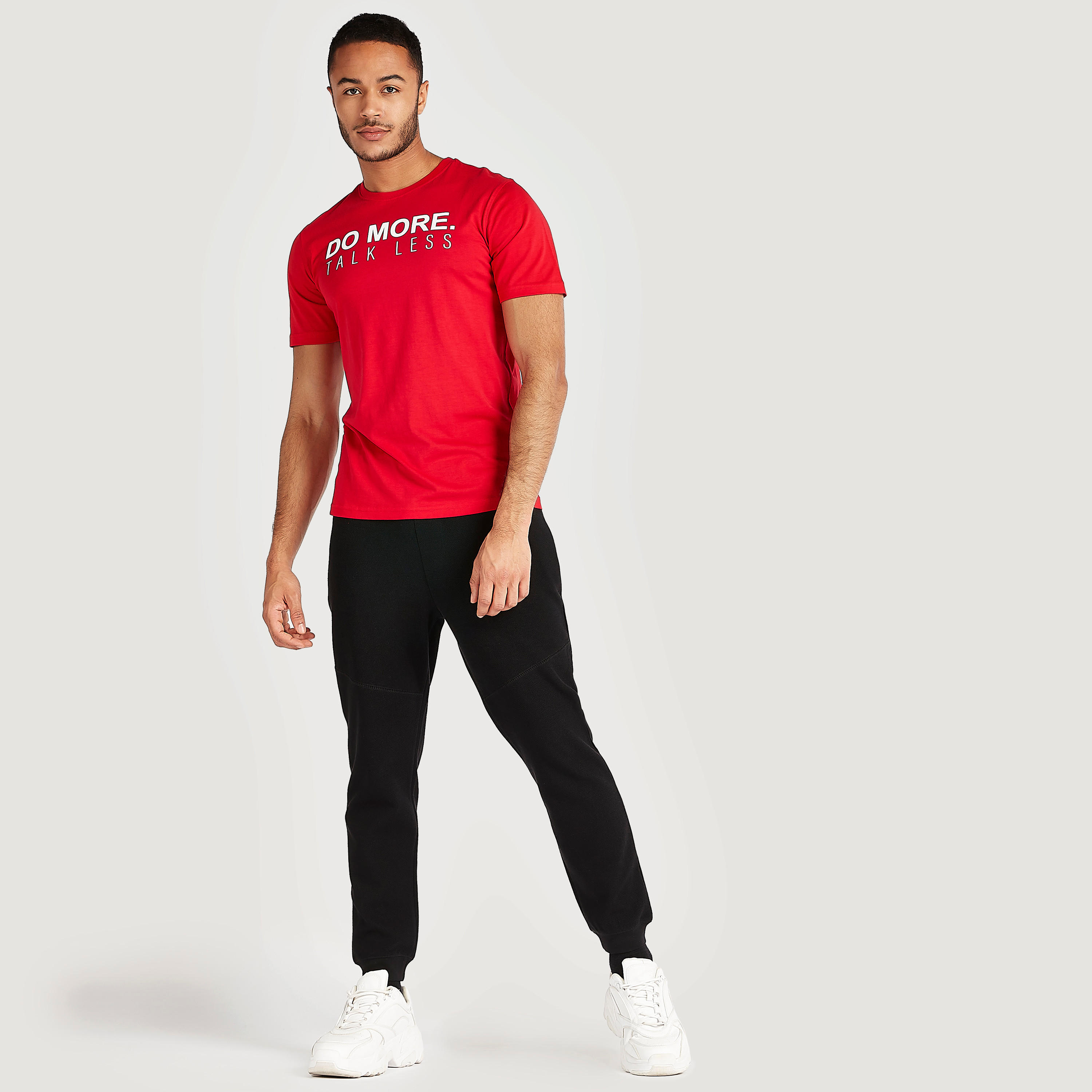 تيشيرت بياقة ضيقة وأكمام قصيرة وطبعات-men-clothing-tshirtsandpolos-tshirts-image-2