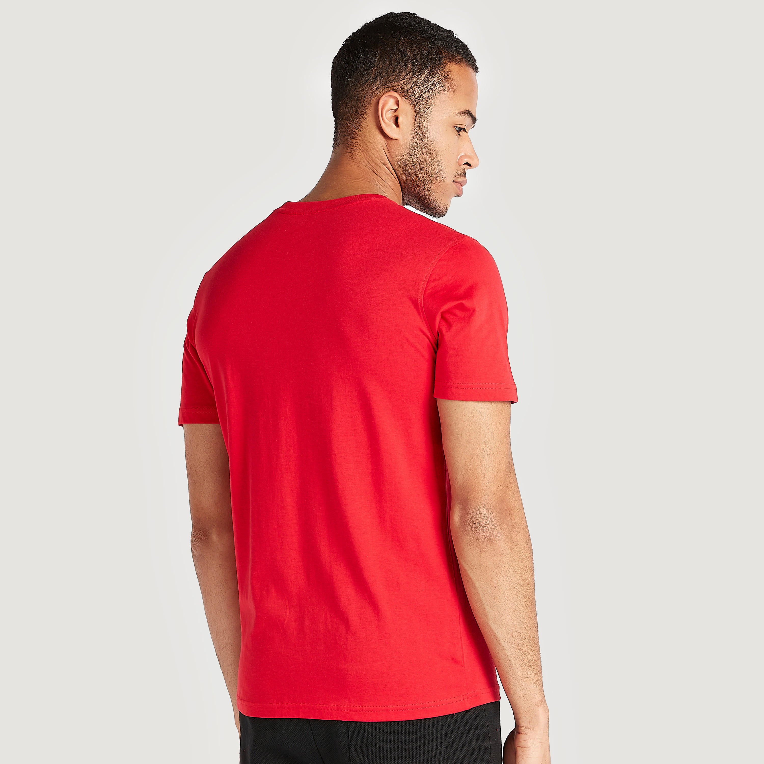 تيشيرت بياقة ضيقة وأكمام قصيرة وطبعات-men-clothing-tshirtsandpolos-tshirts-image-4