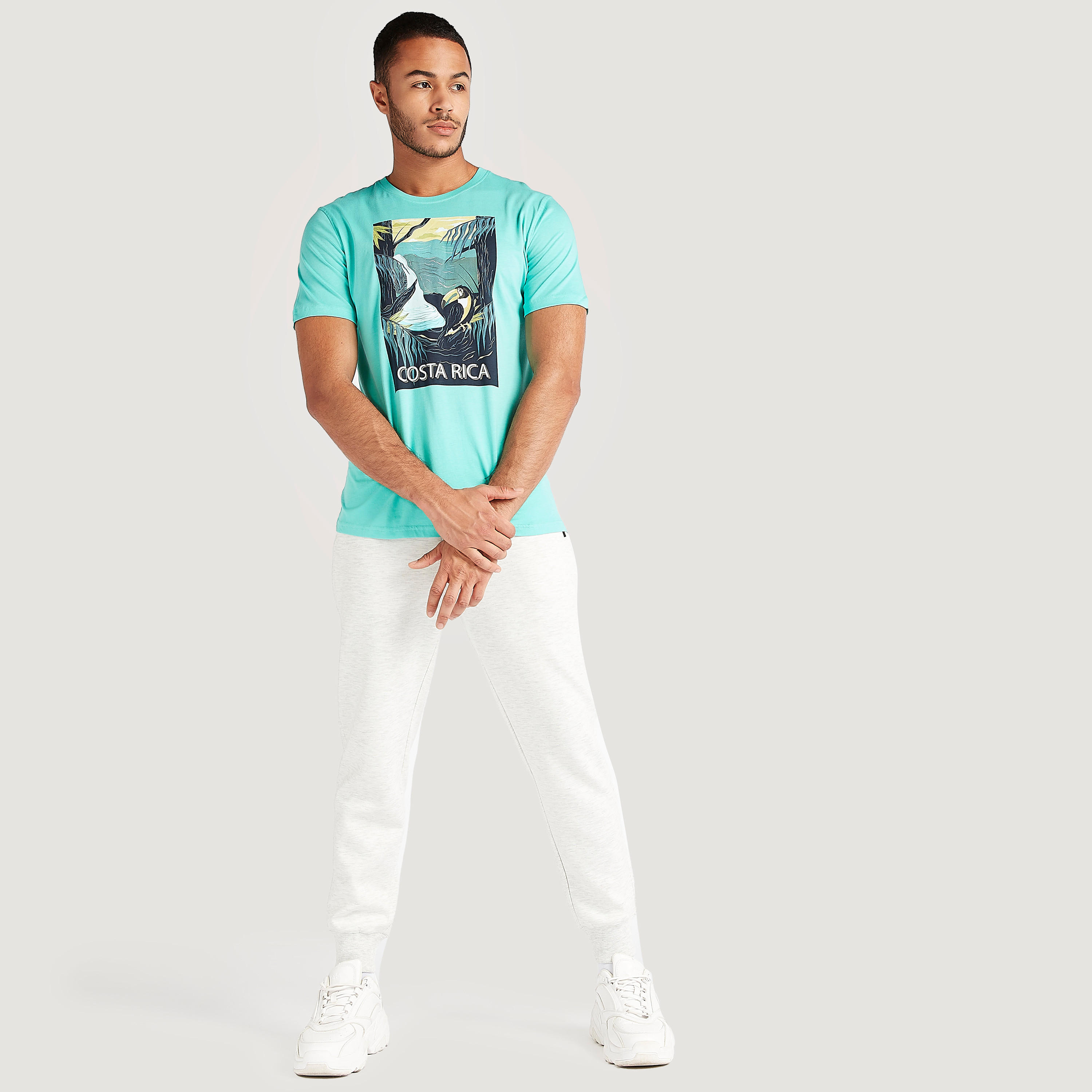 تيشيرت بياقة ضيّقة وأكمام قصيرة وطبعات-men-clothing-tshirtsandpolos-tshirts-image-2