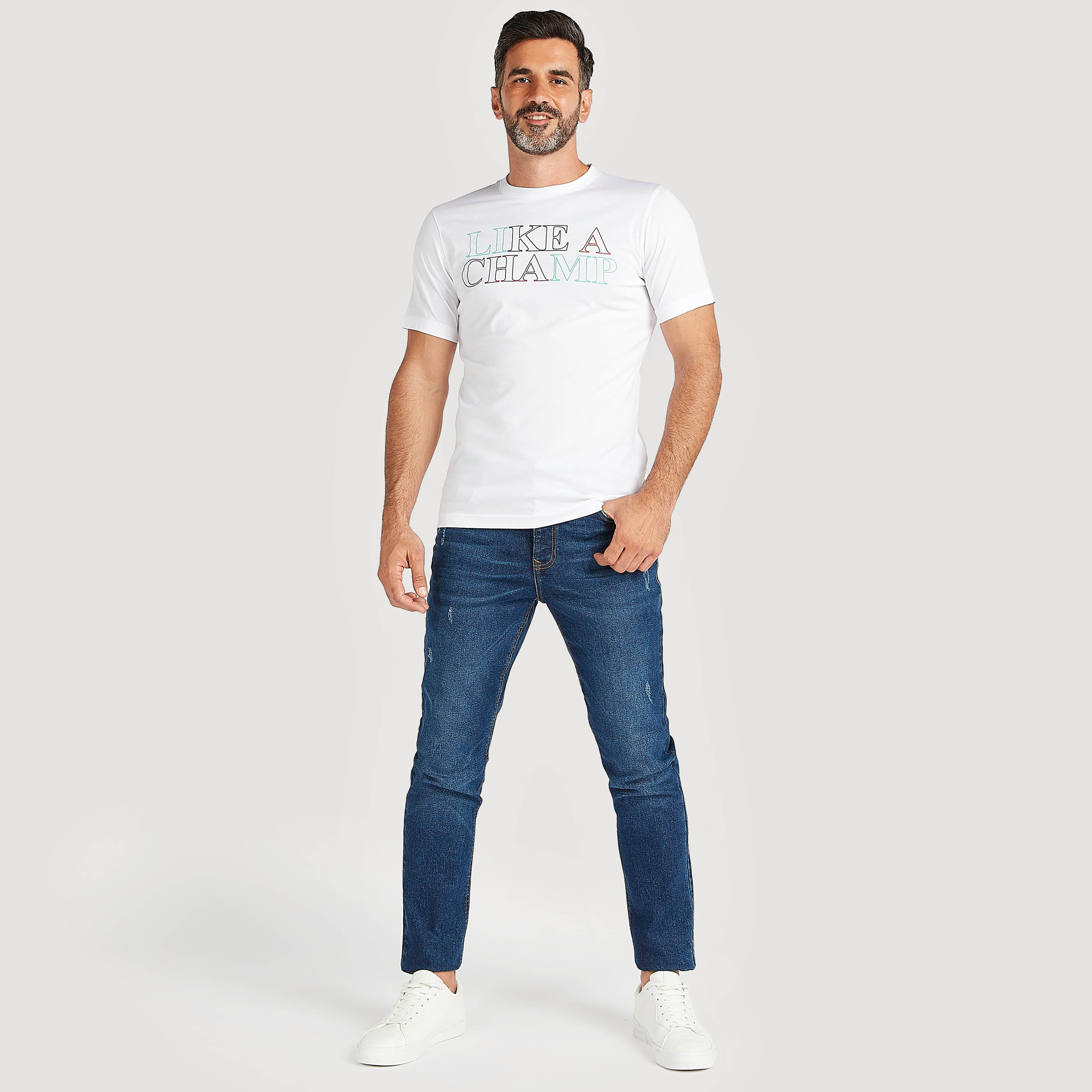 تيشيرت بياقة ضيّقة وأكمام قصيرة وطبعات-men-clothing-tshirtsandpolos-tshirts-image-2